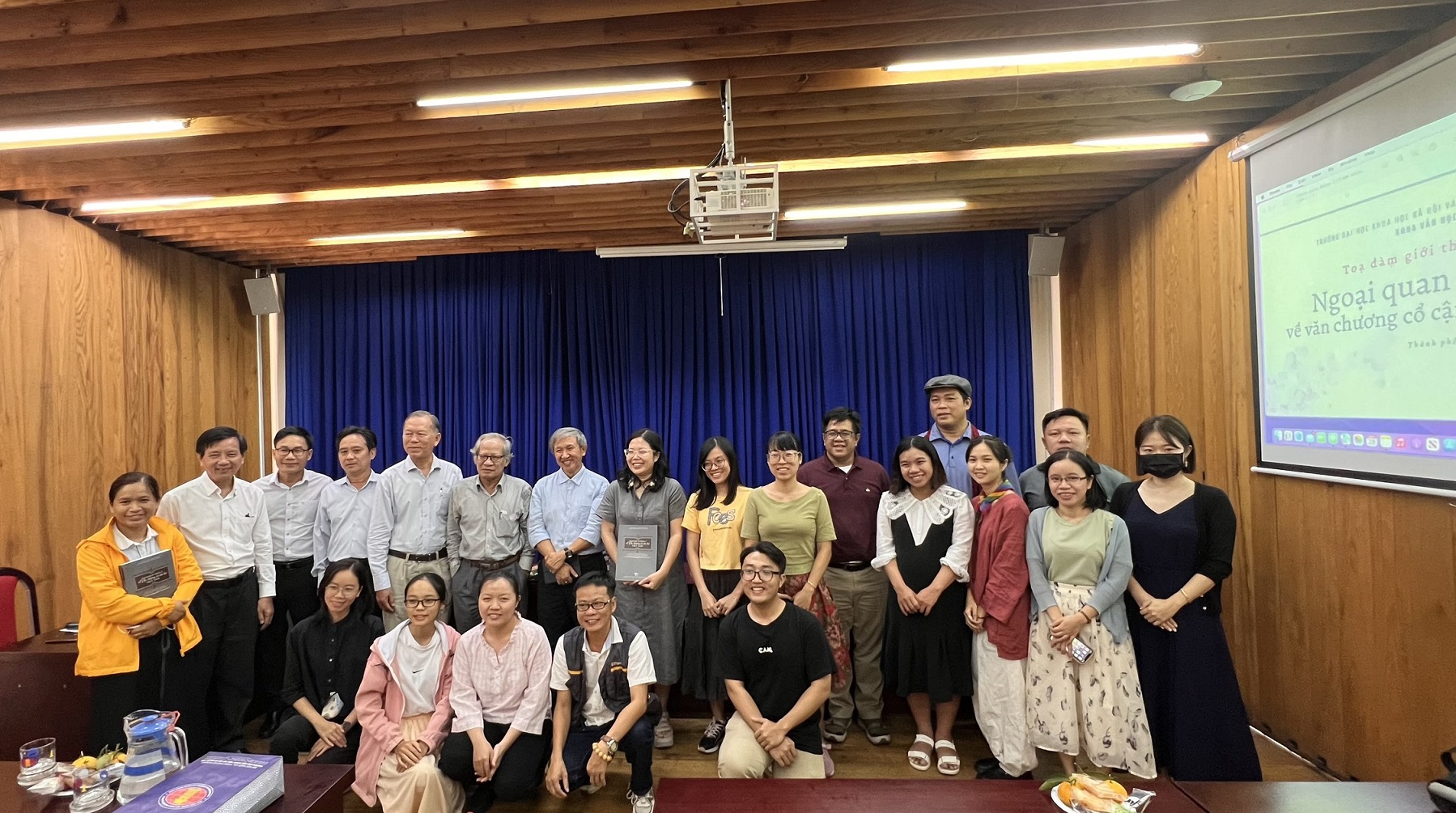 Tọa đàm “Ngoại quan Đông Á về văn chương cổ cận đại Việt Nam”