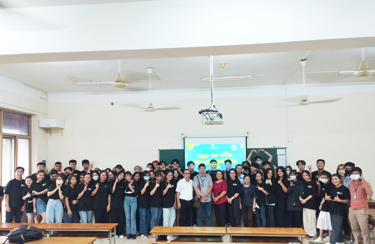 Tư vấn chuyên ngành sinh viên Địa lý K41