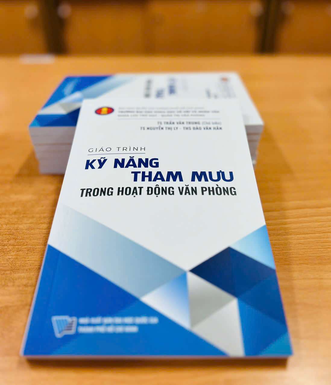 GIỚI THIỆU GIÁO TRÌNH - KỸ NĂNG THAM MƯU TRONG HOẠT ĐỘNG VĂN PHÒNG