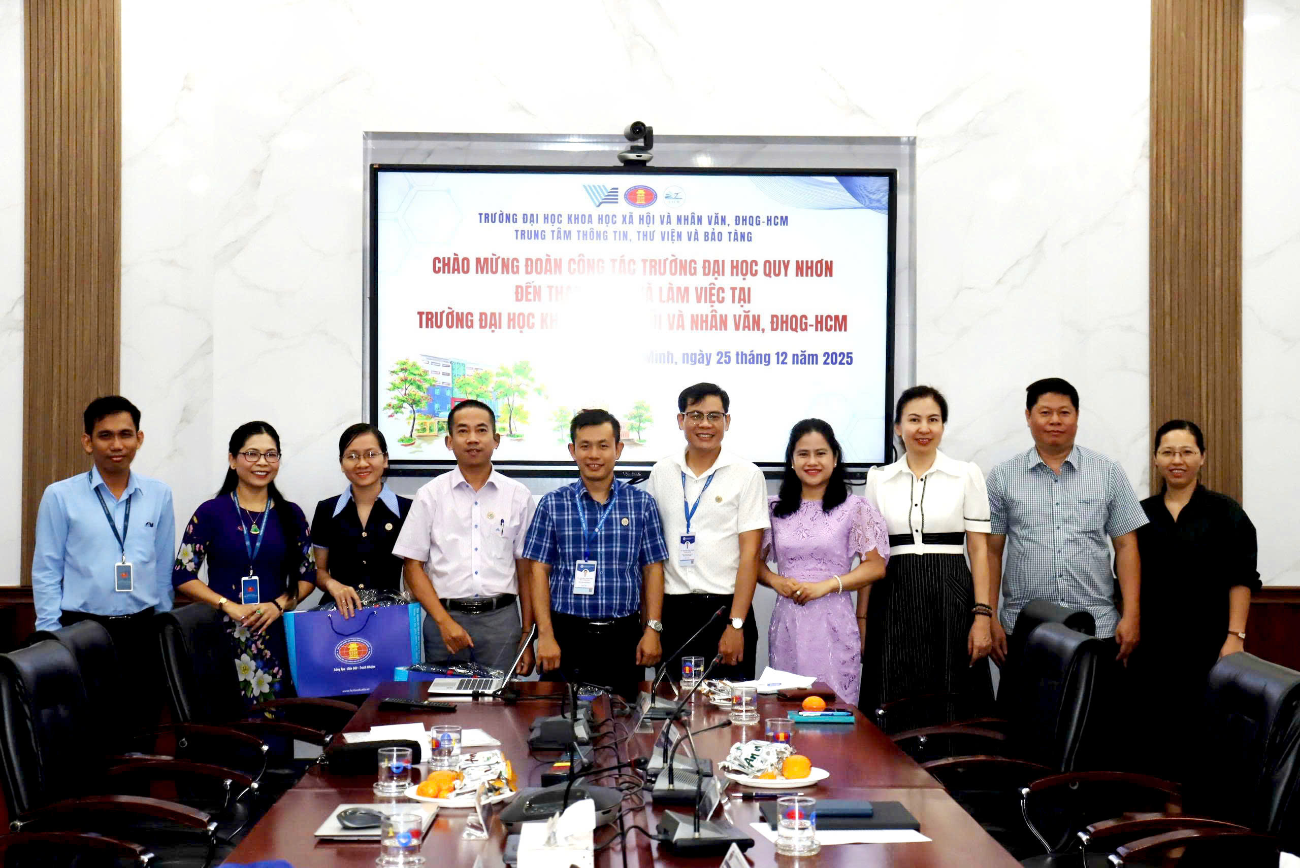 Trường Đại học Khoa học Xã hội và Nhân Văn, ĐHQG-HCM làm việc với Trường Đại học Quy Nhơn về hoạt động thư viện, e-learning và chuyển đổi số phục vụ người học
