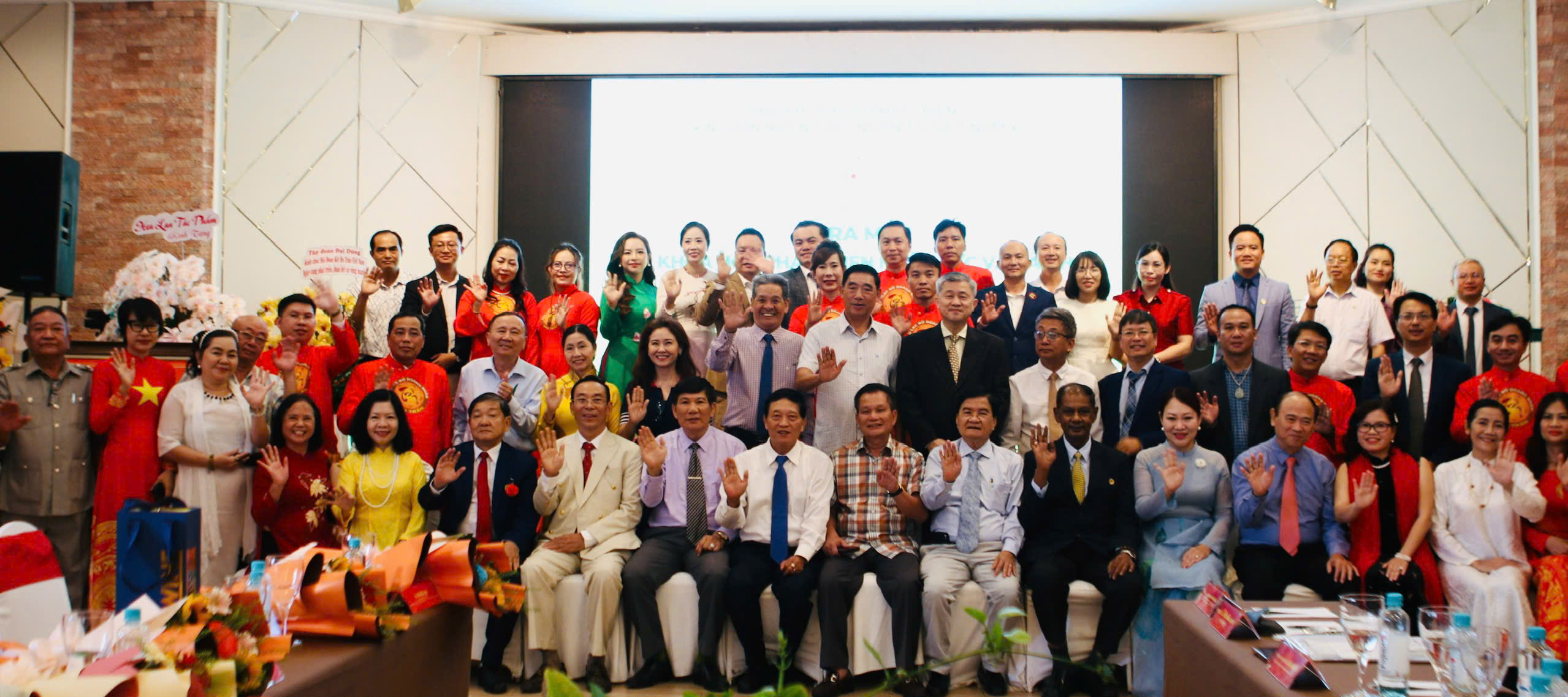 Lễ ký kết hợp tác giữa Viện Nghiên cứu Khoa học Xã hội và Nhân văn và Viện Khoa học Phát triển Nhân lực và Văn hóa