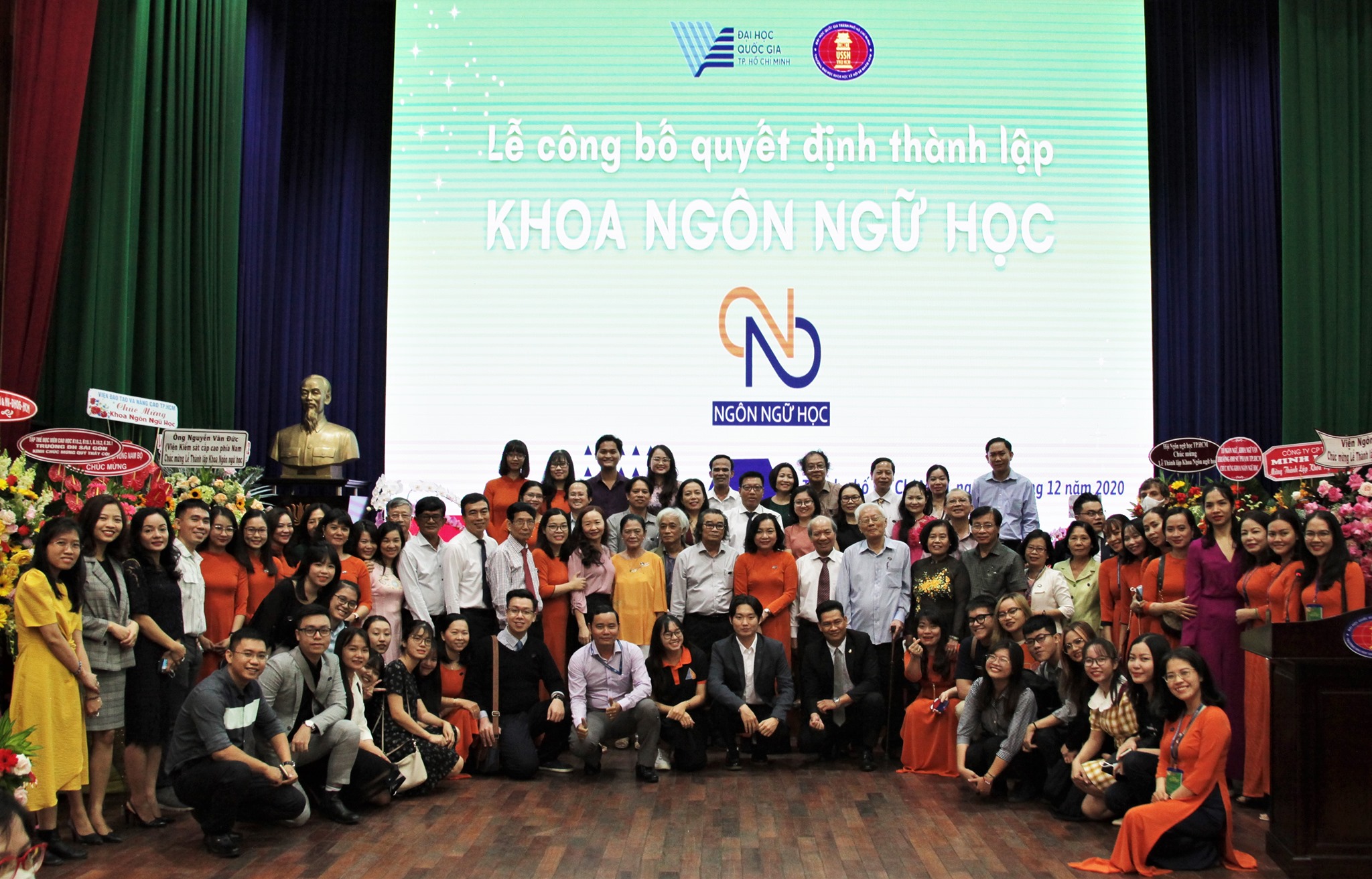 Lễ trao Quyết định thành lập Khoa Ngôn ngữ học