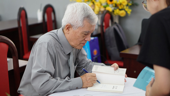 Học văn là học tha nhân và chính ta (Huỳnh Như Phương)