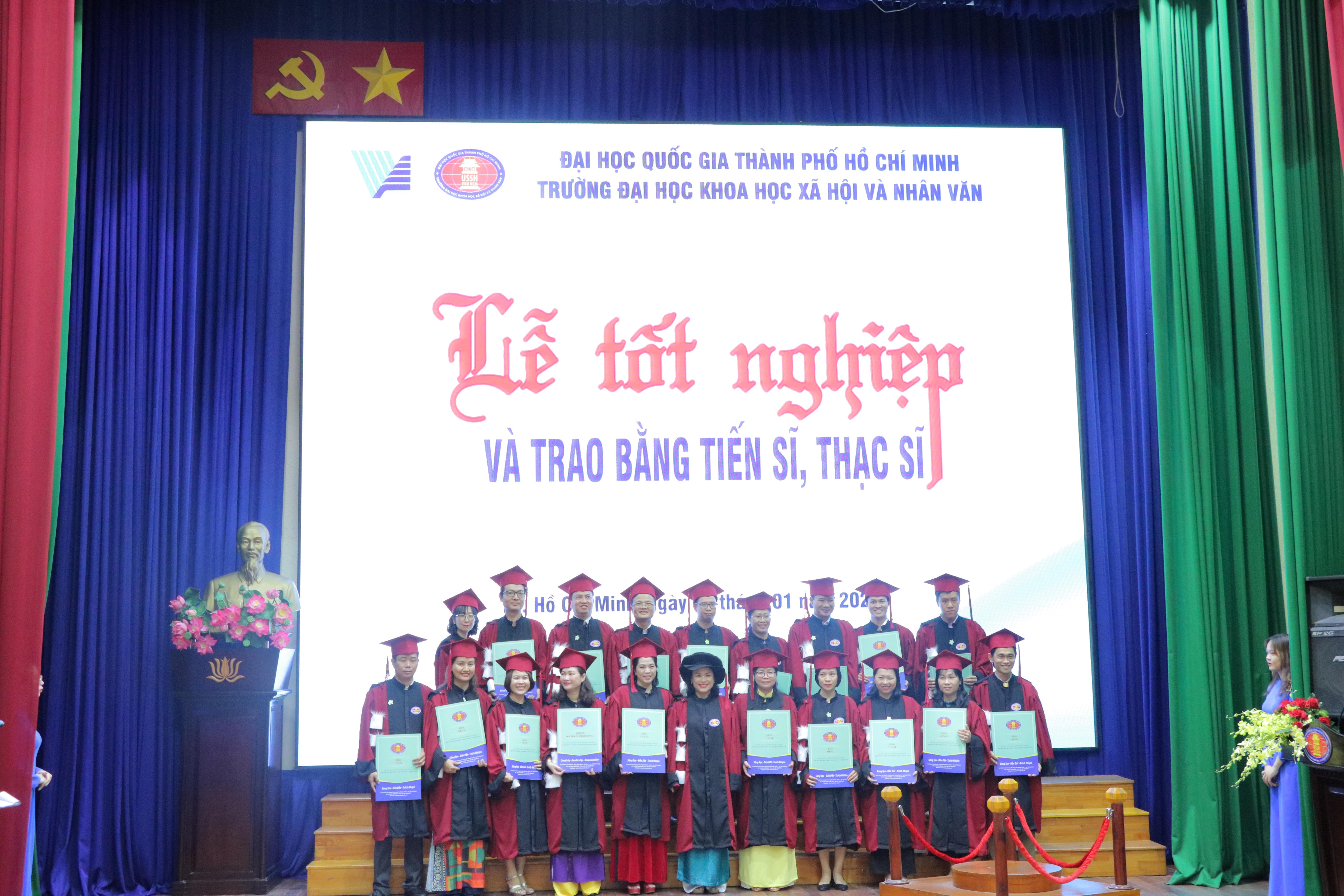 Tổ chức lễ tốt nghiệp và trao bằng Tiến sĩ, Thạc sĩ năm 2022