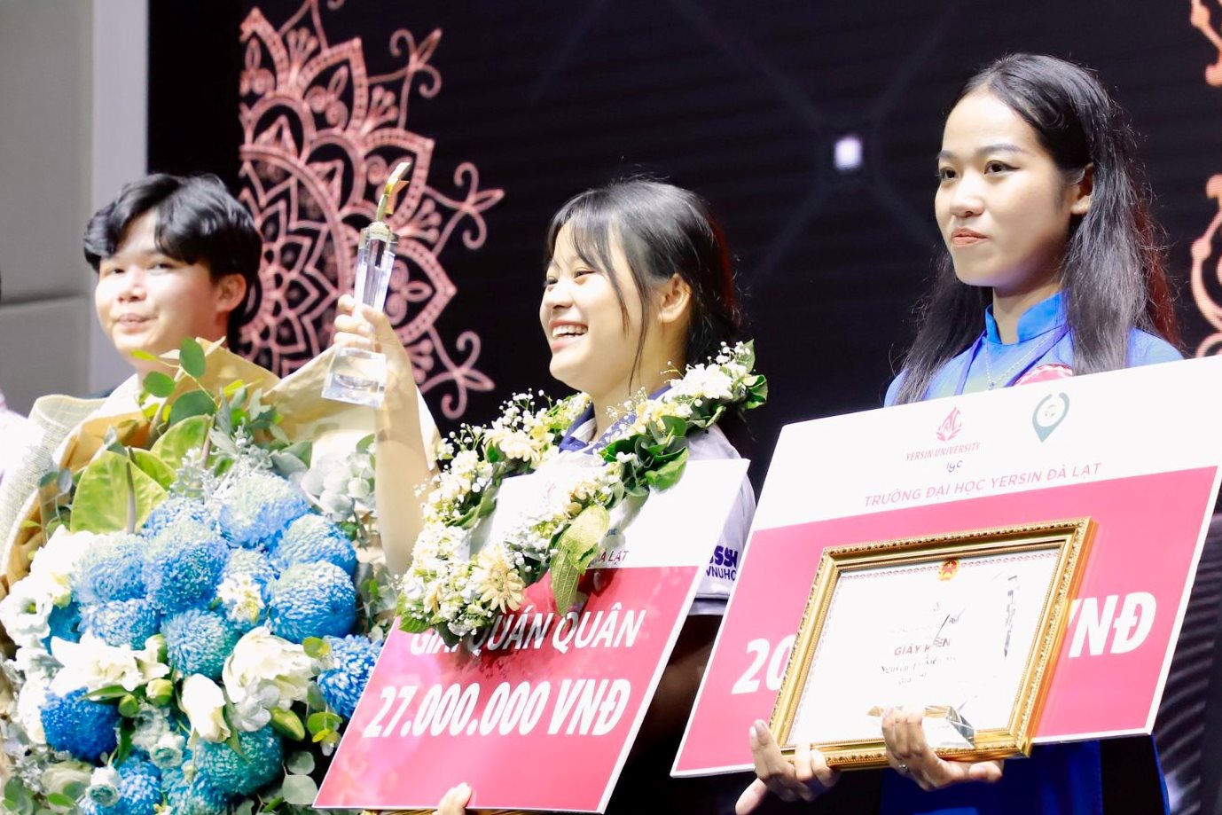 Sinh viên Khoa Du lịch giành giải quán quân của cuộc thi “Be a professional tour guide”