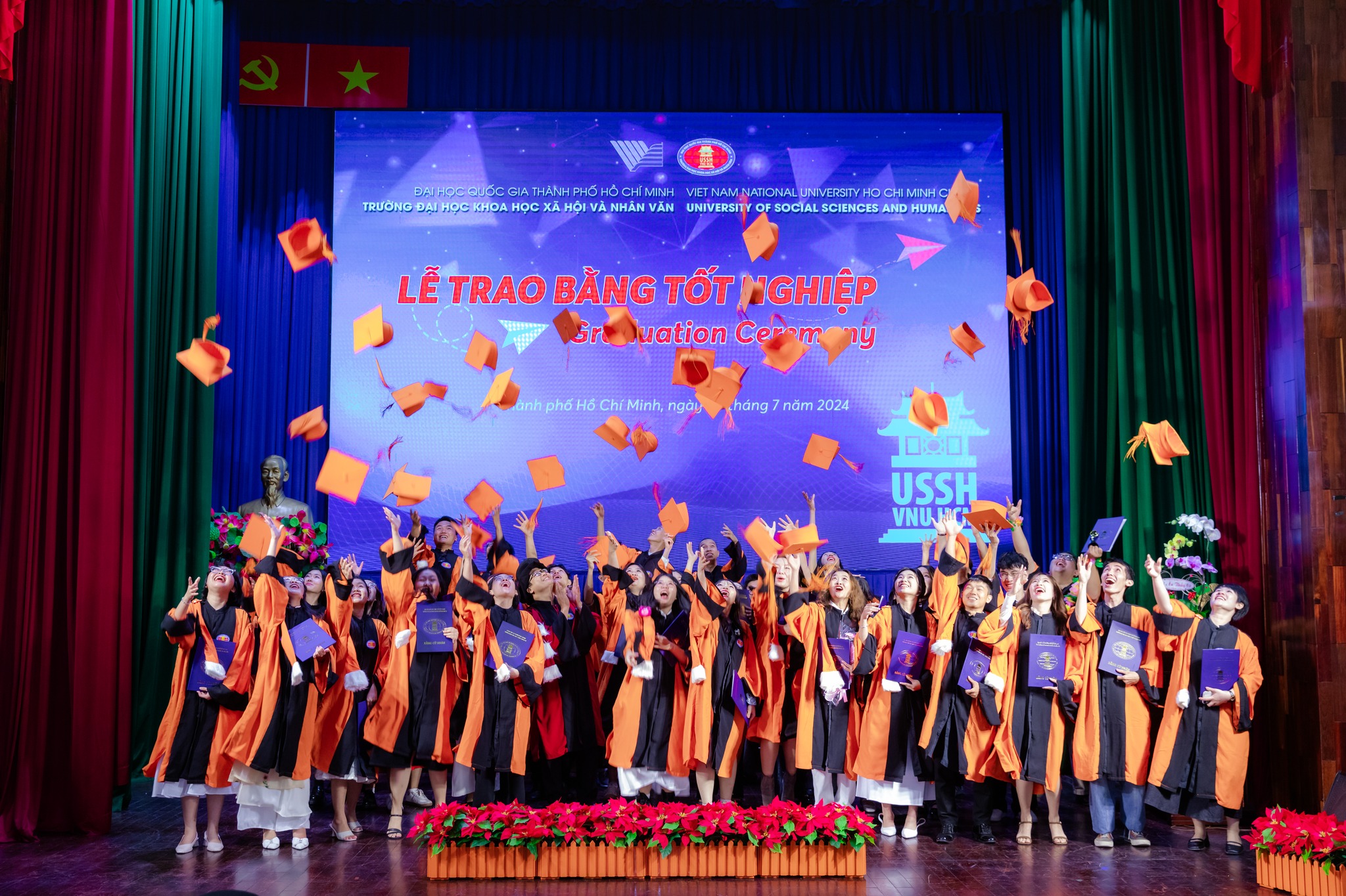 Lễ trao bằng tốt nghiệp cho Tân Tiến sĩ, Tân Thạc sĩ, Tân Cử nhân