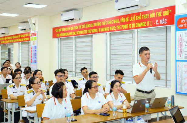 Khoa Ngữ văn Anh hợp tác với Học viện Hải quân trong đào tạo ngoại ngữ