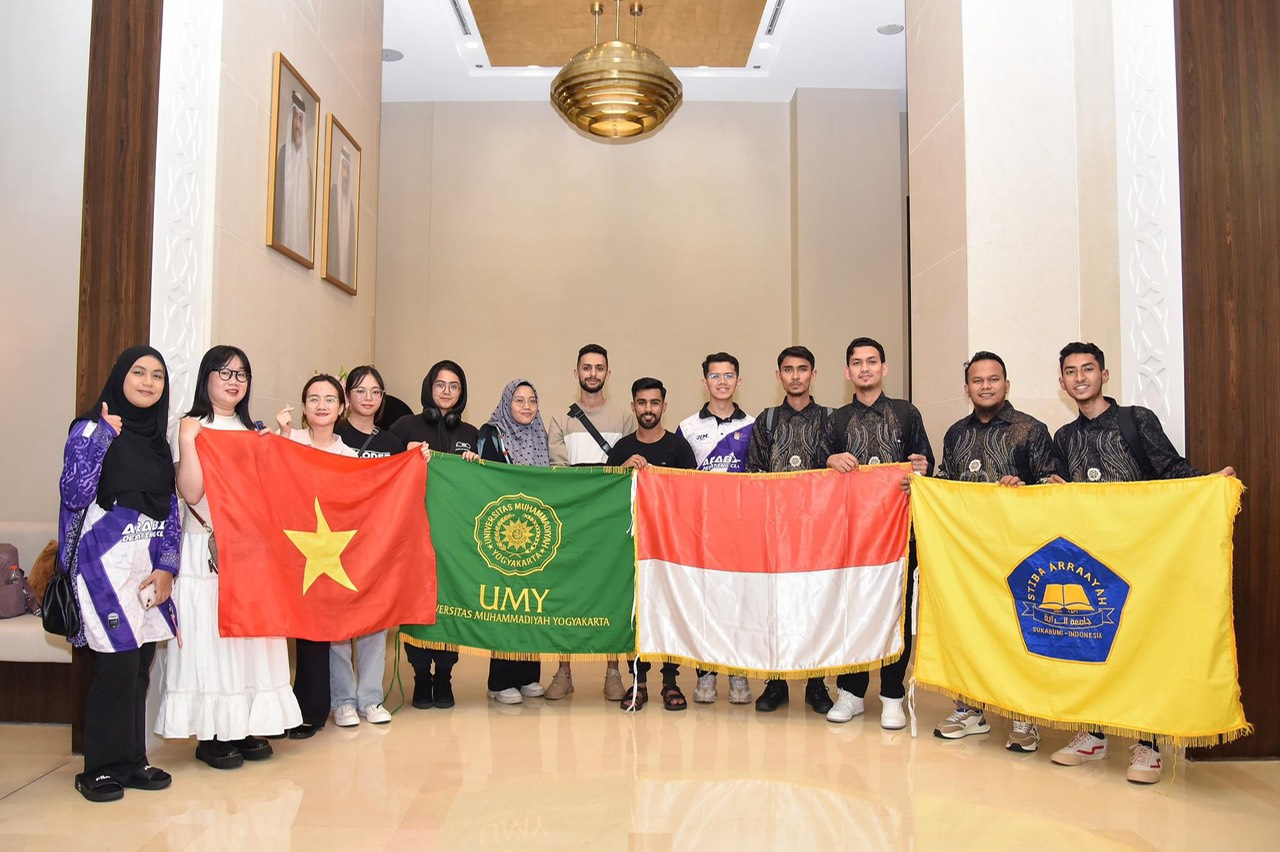 Sinh viên chuyên ngành Ả Rập học tham gia cuộc thi hùng biện tại Qatar