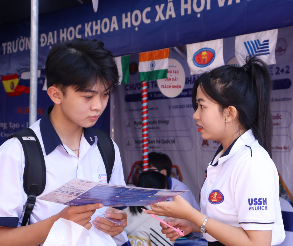 Chương trình Tư vấn mùa thi 2023 diễn ra sôi nổi với nhiều hoạt động tư vấn bổ ích