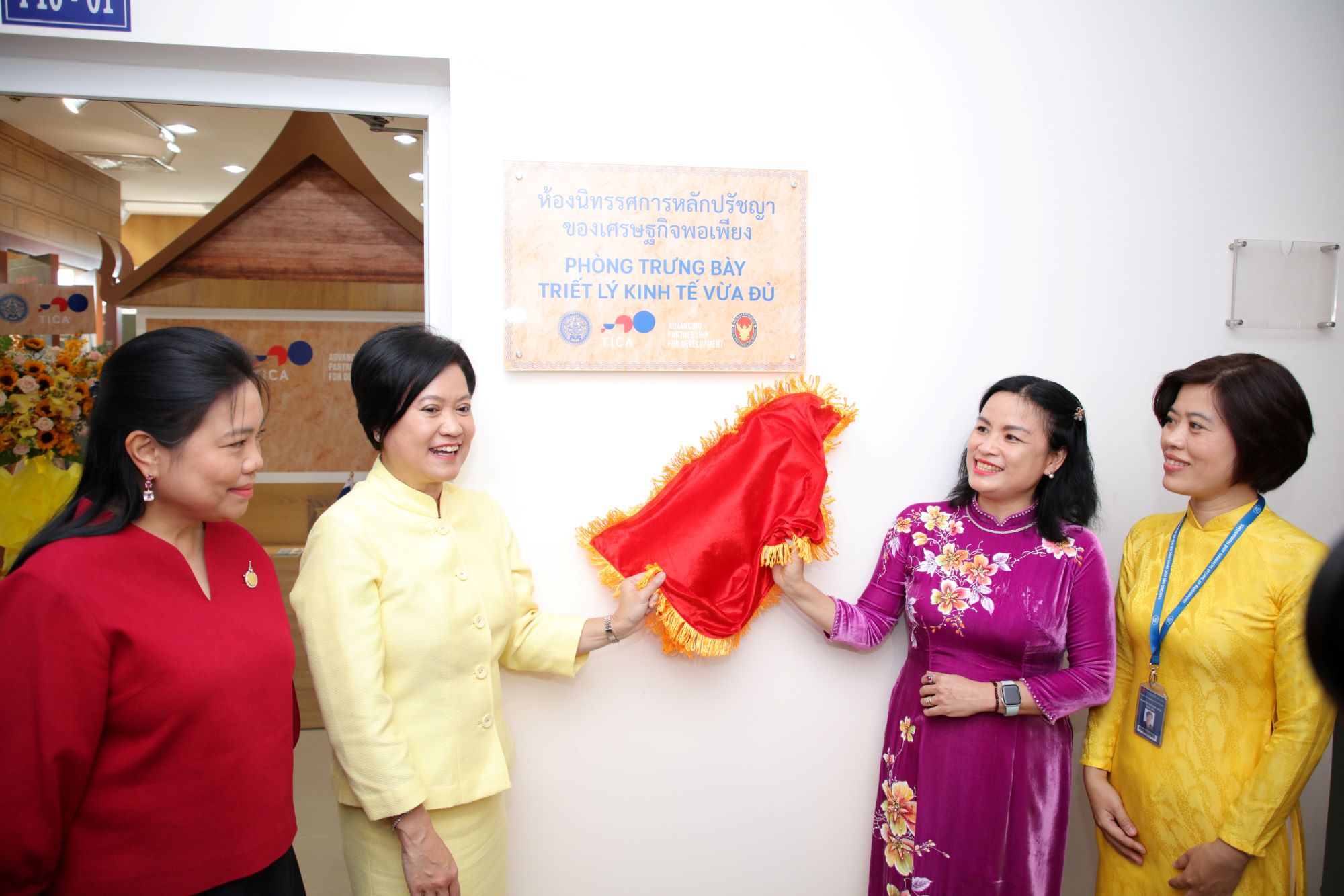 Lễ khánh thành và triển lãm phòng trưng bày “Triết lý kinh tế vừa đủ”