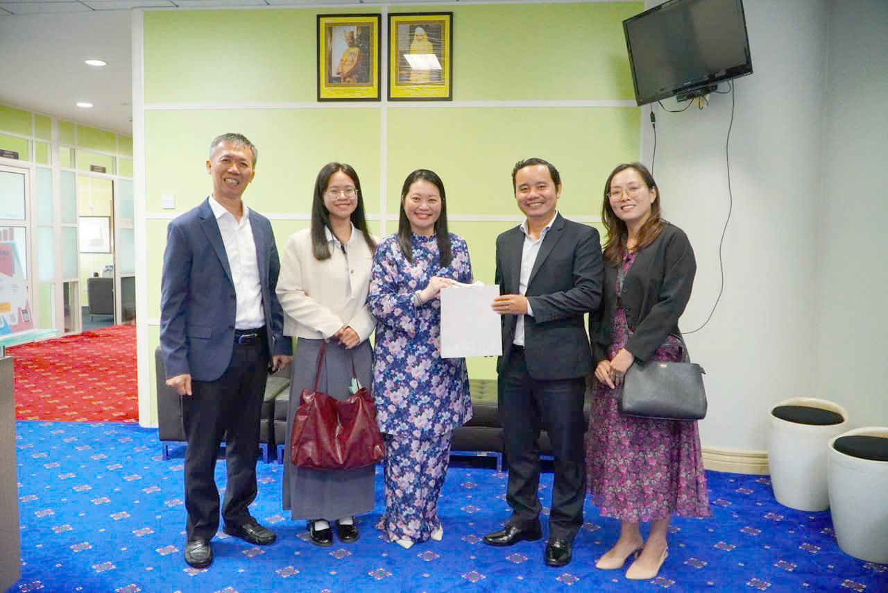 Tăng cường hợp tác giáo dục giữa Khoa Việt Nam học và Đại học Brunei Darussalam
