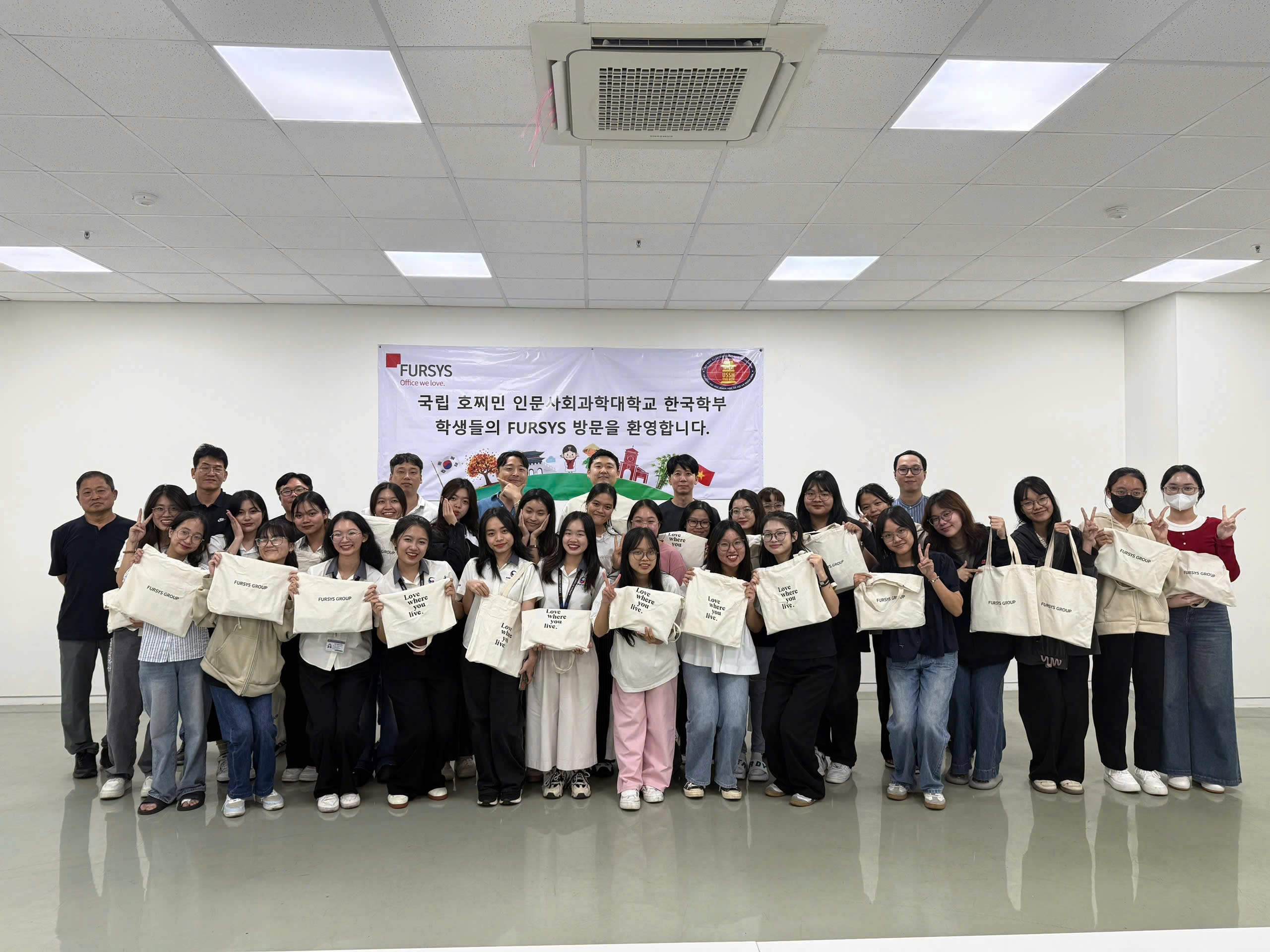 Chương trình tham quan thực tế tại Nhà máy Fursys Việt Nam