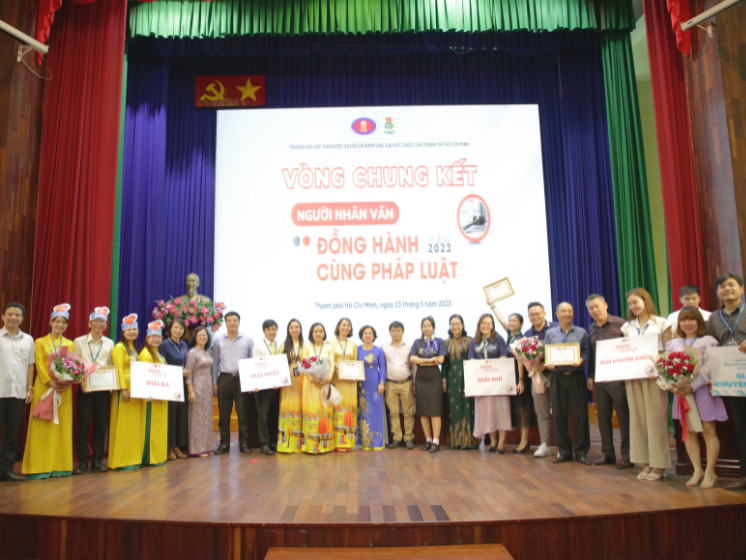Cuộc thi “Người nhân văn đồng hành cùng pháp luật” năm 2023: Khoa Lưu trữ học - Quản trị văn phòng xuất sắc giành vị trí quán quân
