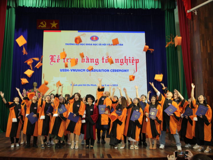 Lễ trao bằng tốt nghiệp Tiến sĩ, Thạc sĩ (đợt 1/2023) và Cử nhân (đợt 3, 4/2022)