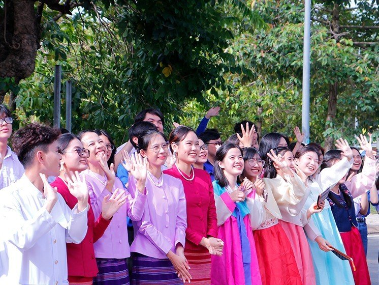 Tiếp đón đoàn đại biểu tham gia Diễn đàn các trường đại học châu Á (AUF) lần thứ 12