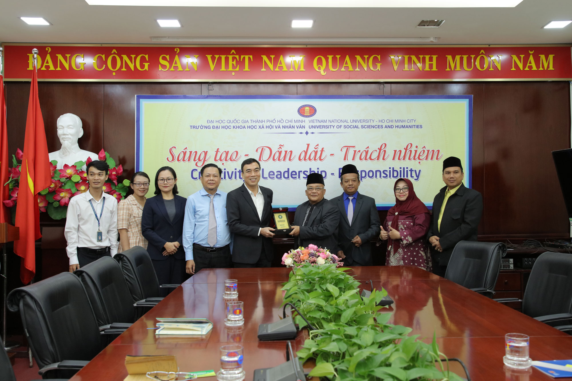 Nhà trường làm việc với Đại học Wahid Hasyim (Unwahas) Semarang, Indonesia