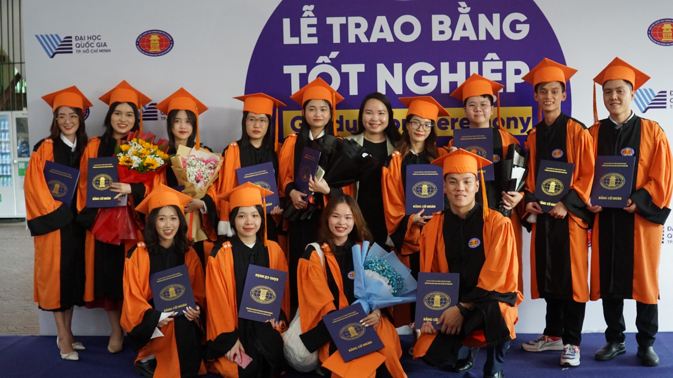 Lễ nhận bằng tốt nghiệp của sinh viên Nhân học đợt 3 năm 2023