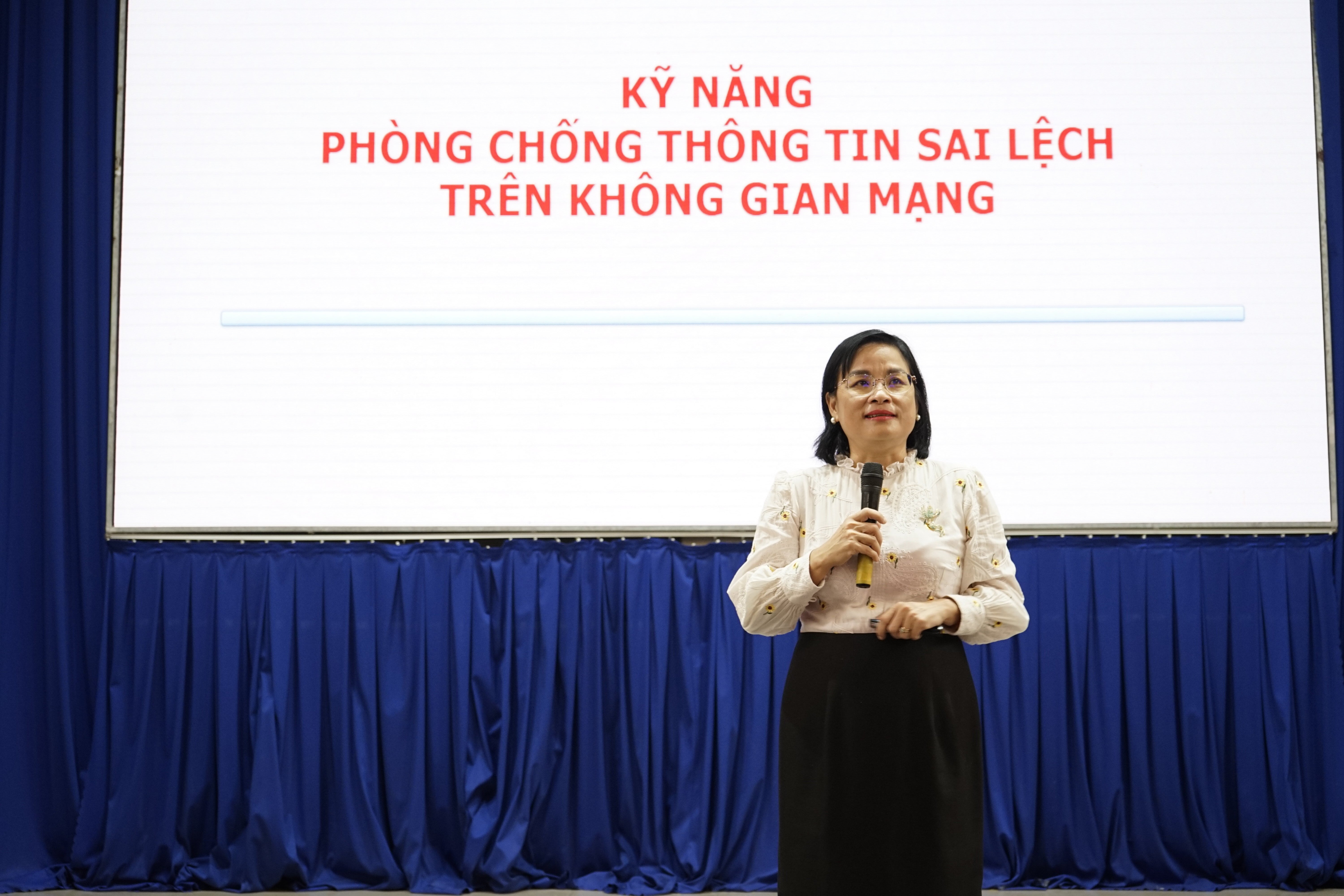 Hãy là người tiếp nhận thông tin mạng xã hội một cách thông minh