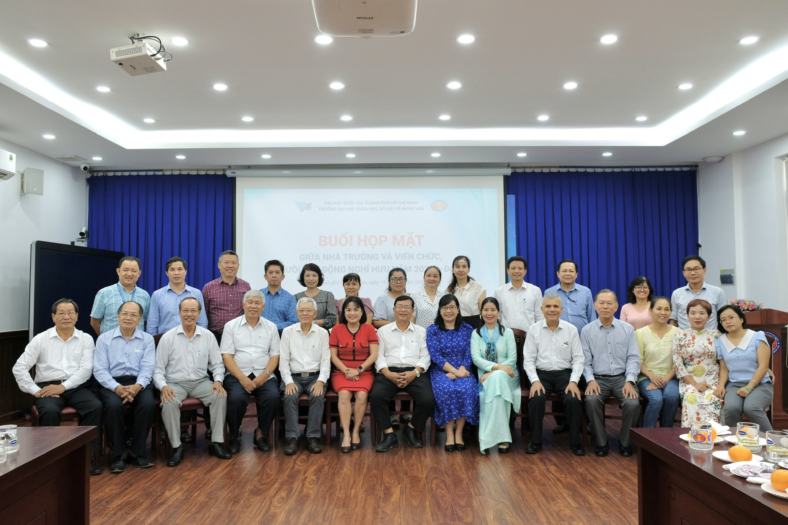 Nhiều cảm xúc trong buổi gặp mặt viên chức, người lao động nghỉ hưu đợt 2 - năm 2023