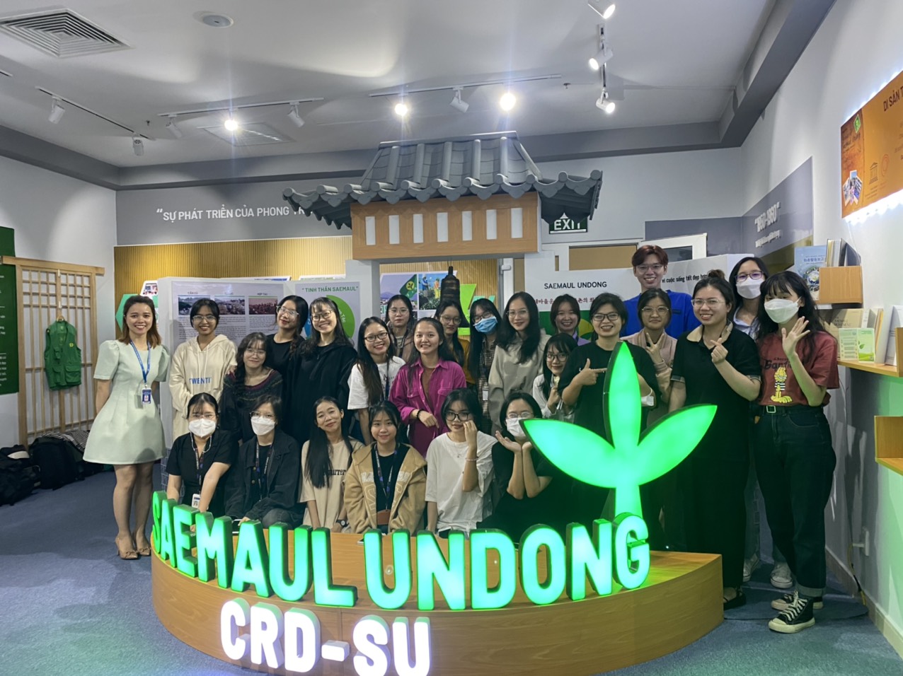 Phòng Trưng bày và Giáo dục Saemaul tiếp đón gần 200 sinh viên năm 3 khoa Hàn Quốc học đến học tập, tham quan và trải nghiệm