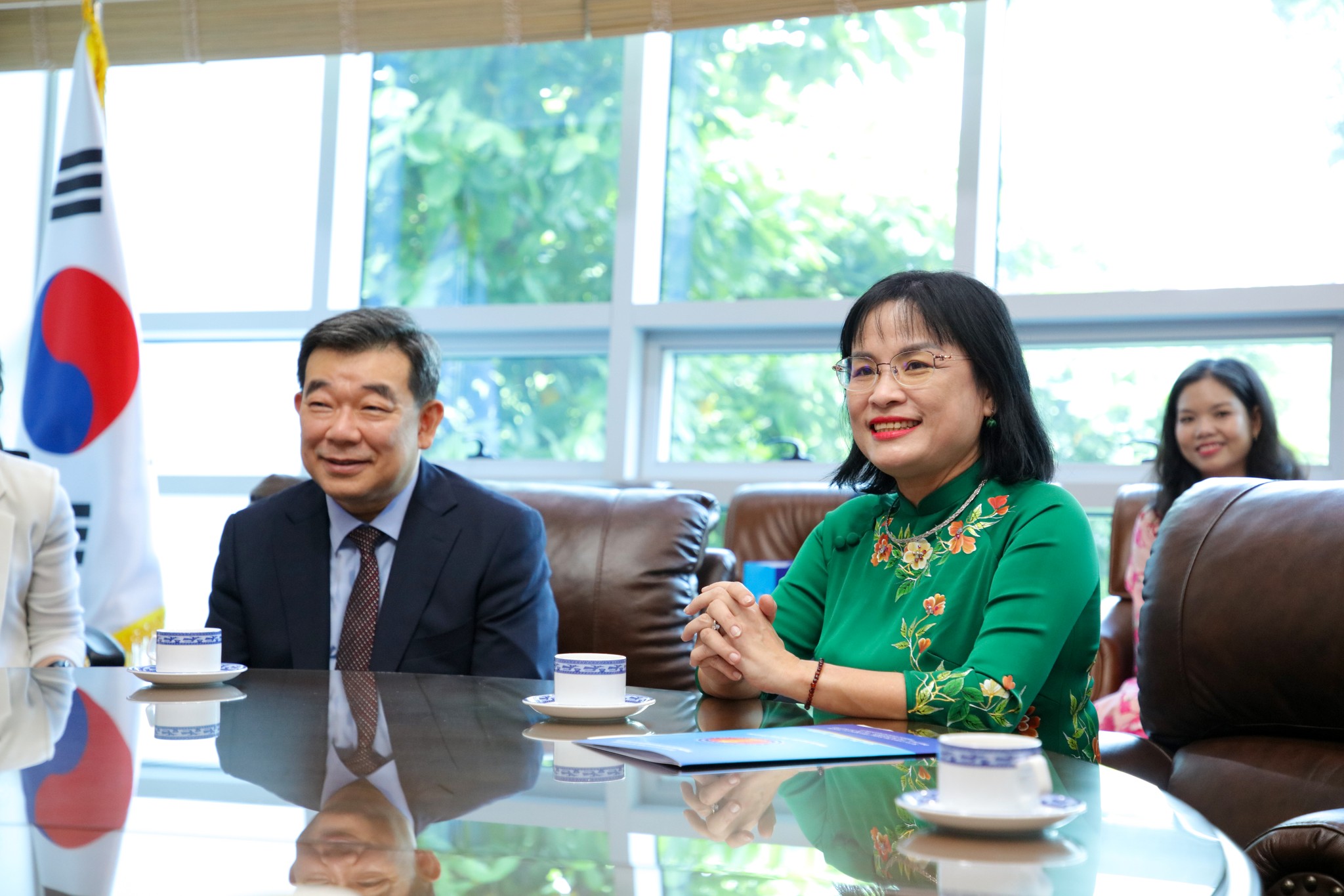 USSH visits Consulate General of the Republic of Korea in HCMC