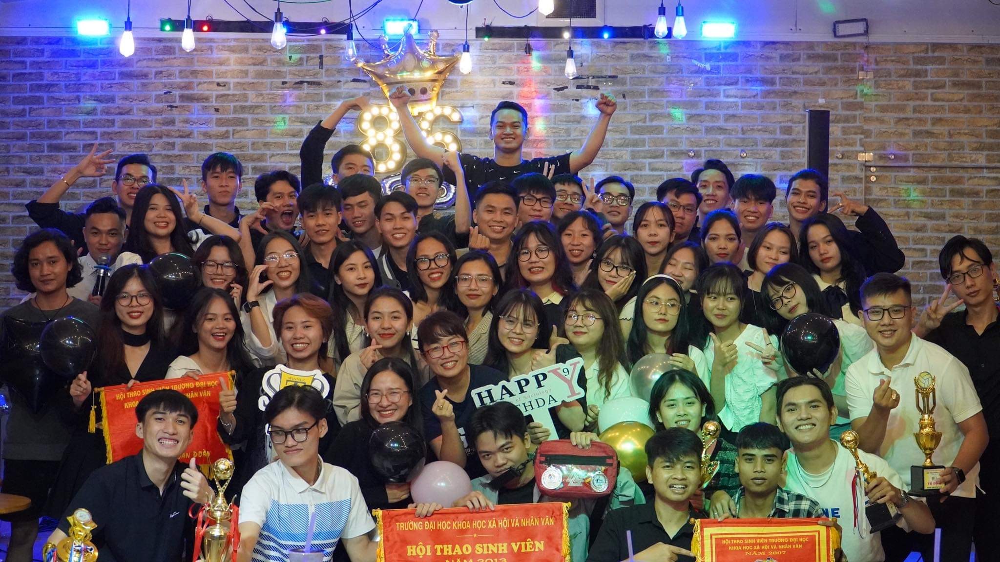 TOGETHER WE WIN - CLB thể thao xã hội học tổ chức sinh nhật 9 tuổi