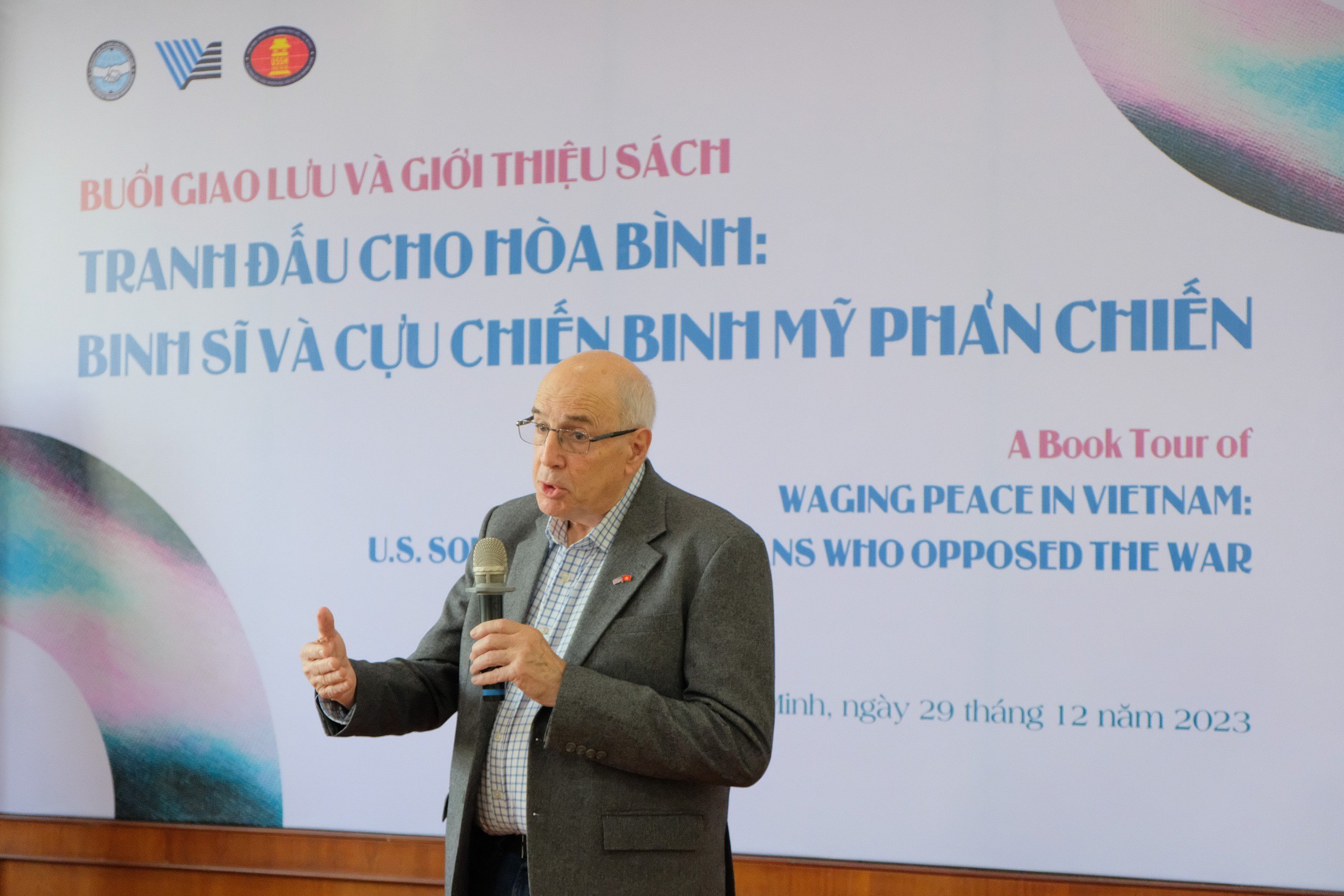 Giao lưu và giới thiệu sách “Tranh đấu cho hòa bình: Binh sĩ và cựu chiến binh Mỹ phản chiến”