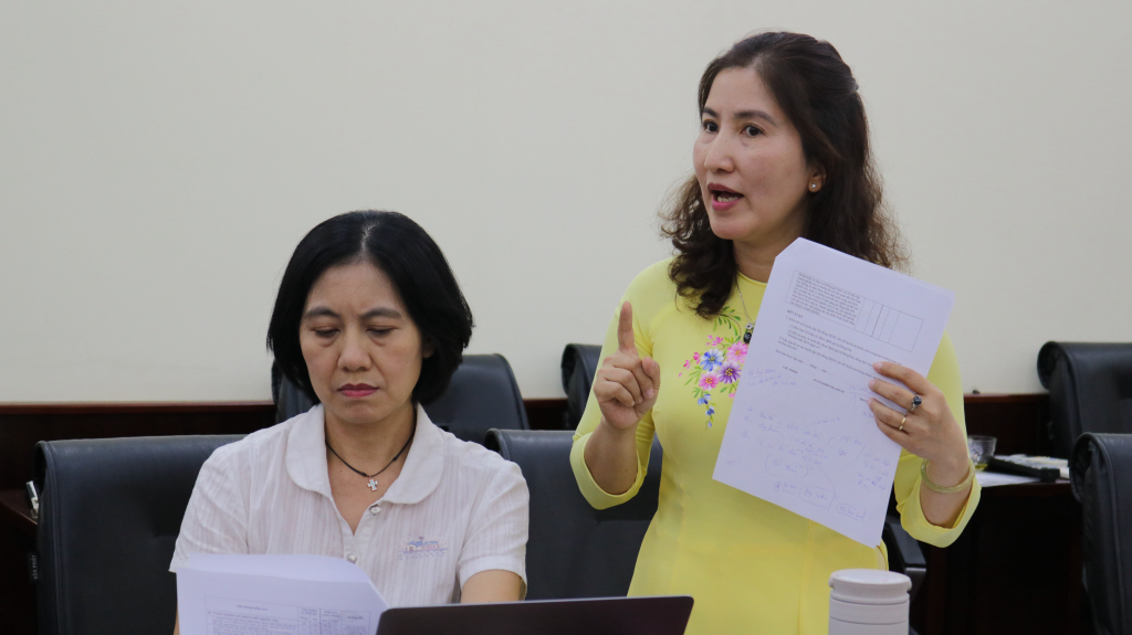 Các thành viên Hội đồng thường trực trao đổi và đề xuất ý kiến - Ảnh: Nhật Ánh