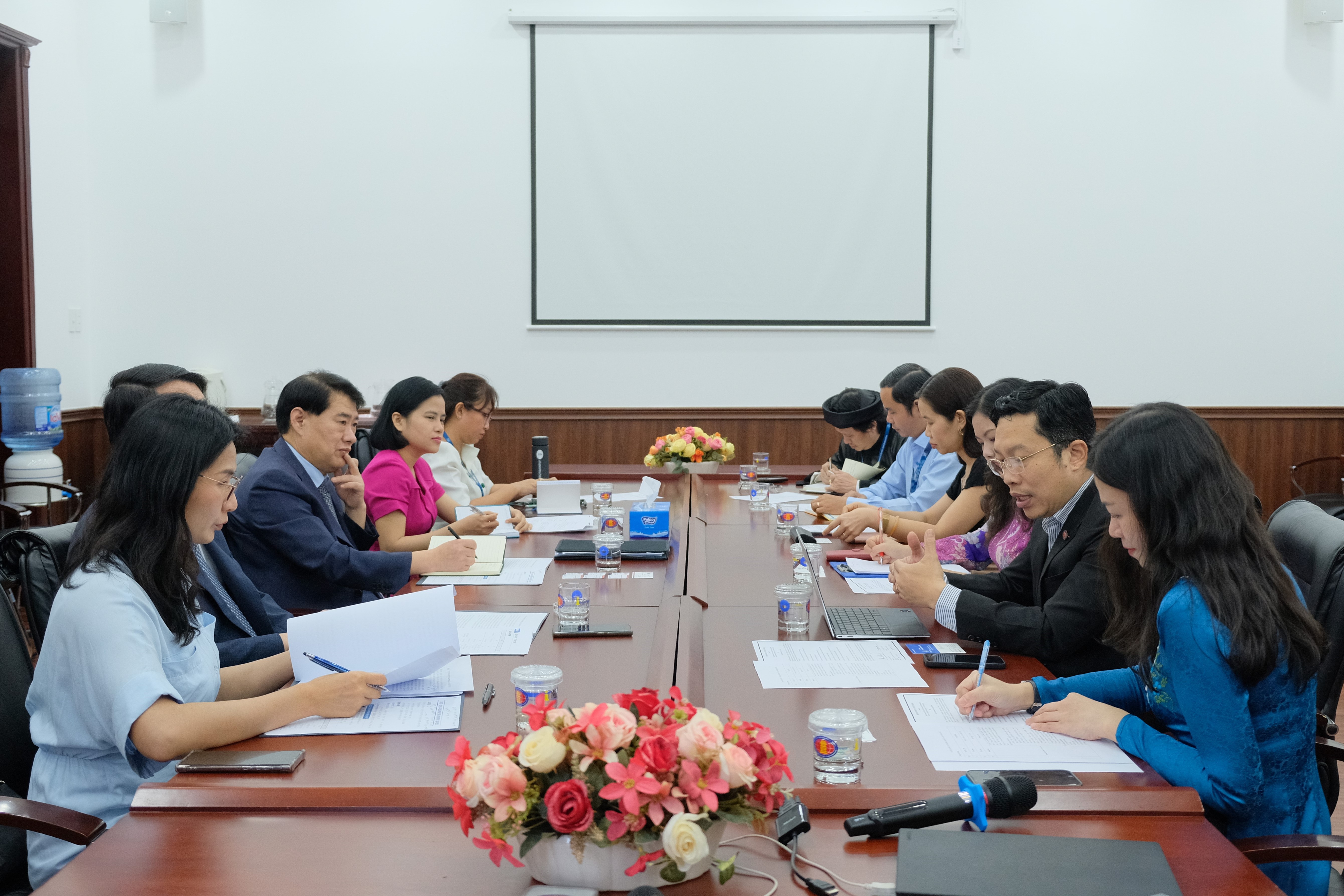 Nâng cấp mối quan hệ hợp tác với Đại học Quốc gia Jeju, Hàn Quốc