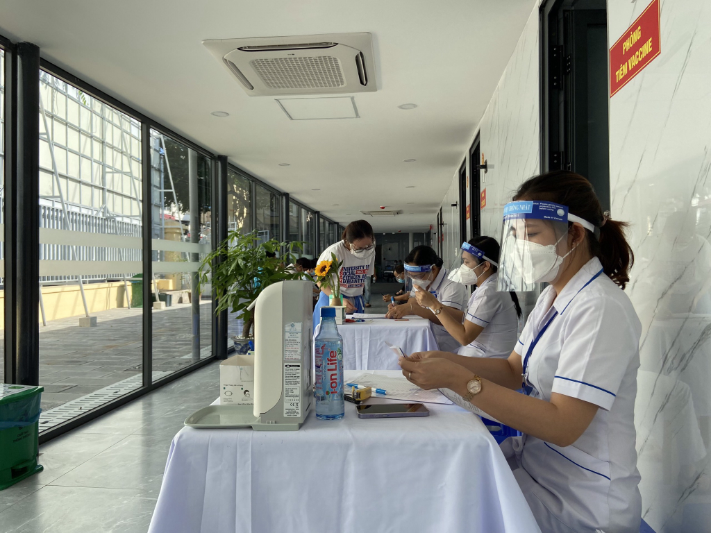 Hơn 700 viên chức, người lao động tiêm vaccine ngừa COVID-19