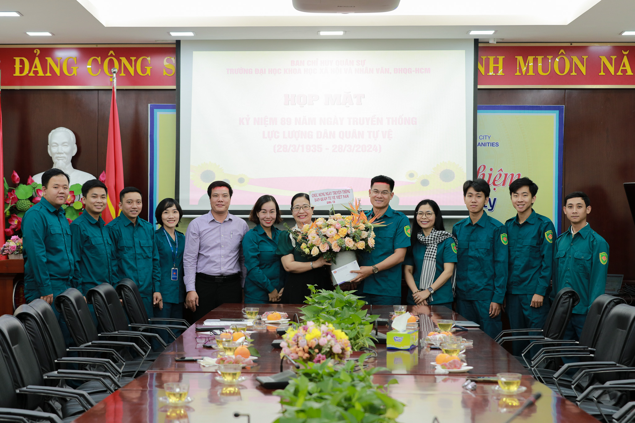 Nhà trường chúc mừng lực lượng Tự vệ Trường nhân Kỷ niệm 89 năm ngày truyền thống Dân quân tự vệ Việt Nam