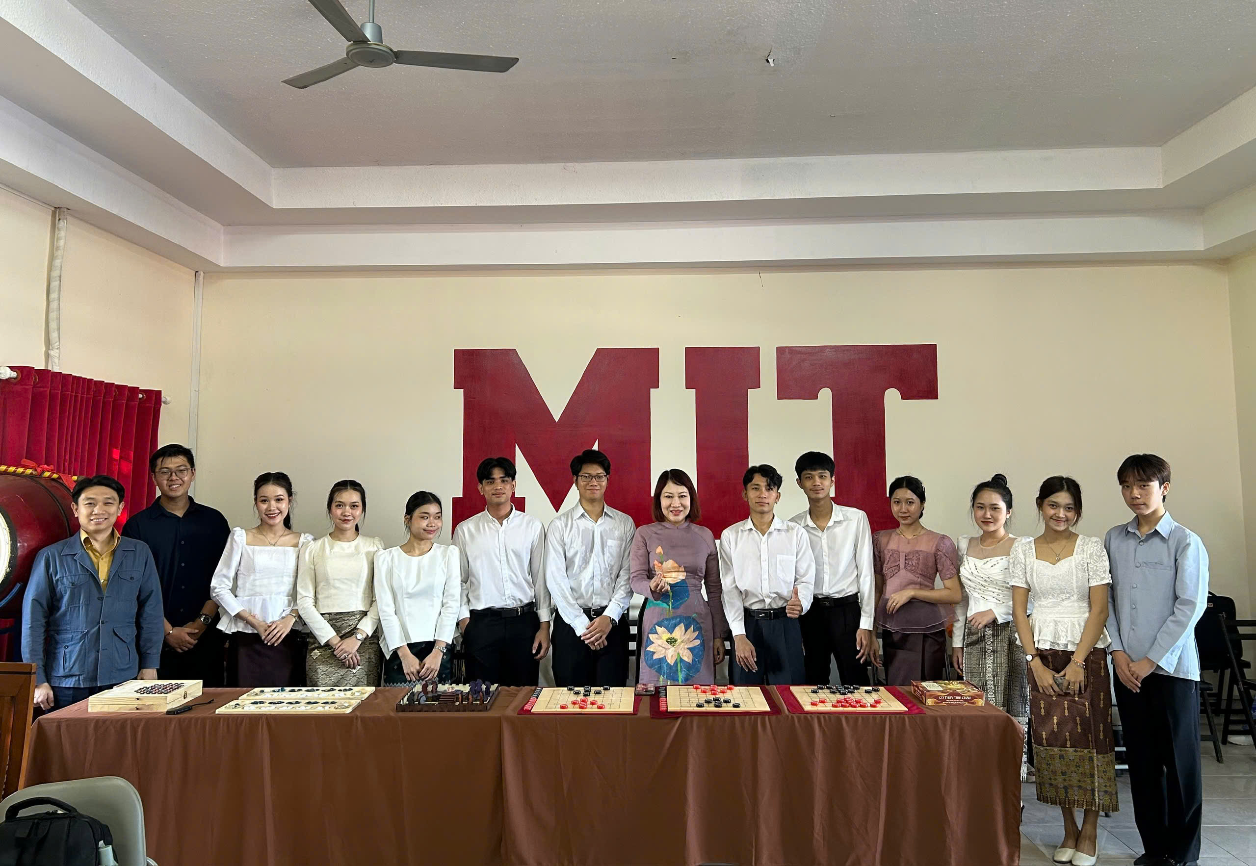 Tọa đàm, giao lưu hữu nghị, trao đổi chuyên đề về văn hóa, lịch sử, kinh tế, giáo dục của khối các nước ASEAN