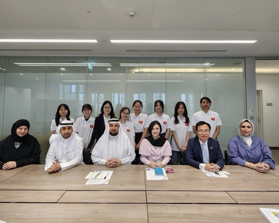Đại học Kuwait tăng cường hợp tác với Nhà Trường