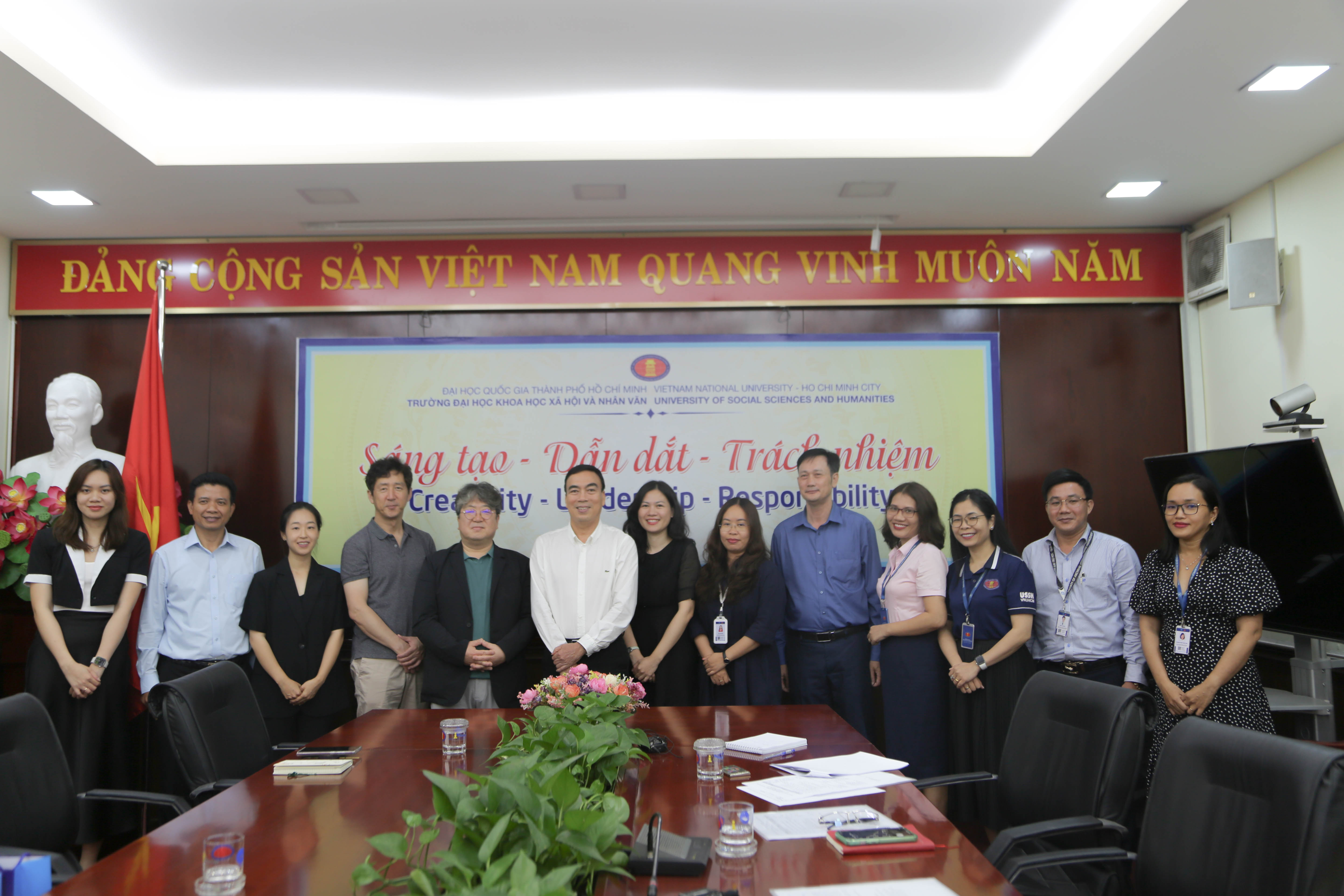 Nhà trường làm việc với Tổ chức Mạng lưới Lưu trữ, Hàn Quốc