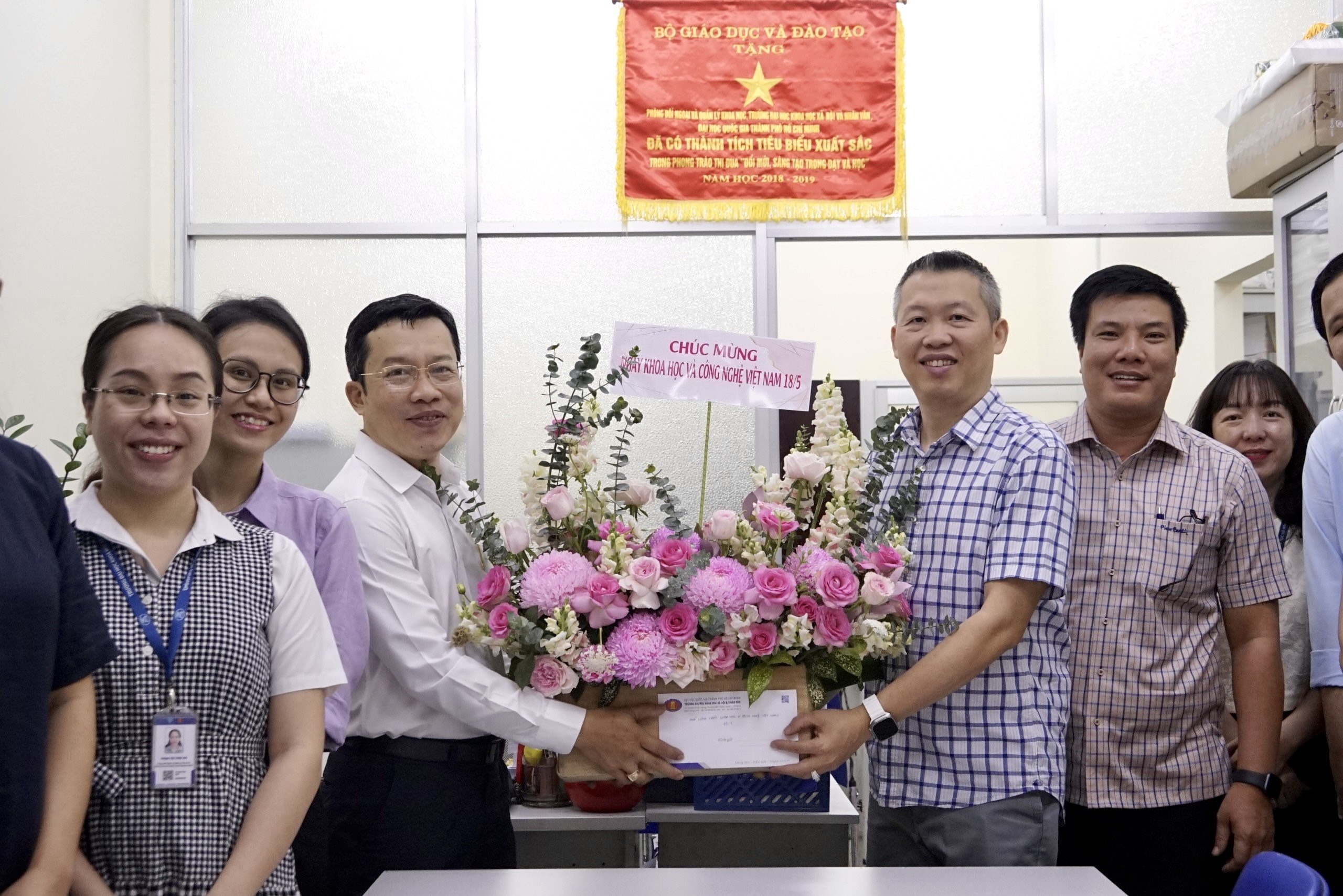 Nhà trường chúc mừng Phòng Đối ngoại và Quản lý khoa học nhân ngày Khoa học và Công nghệ Việt Nam (18.5.2013 - 18.5.2024)