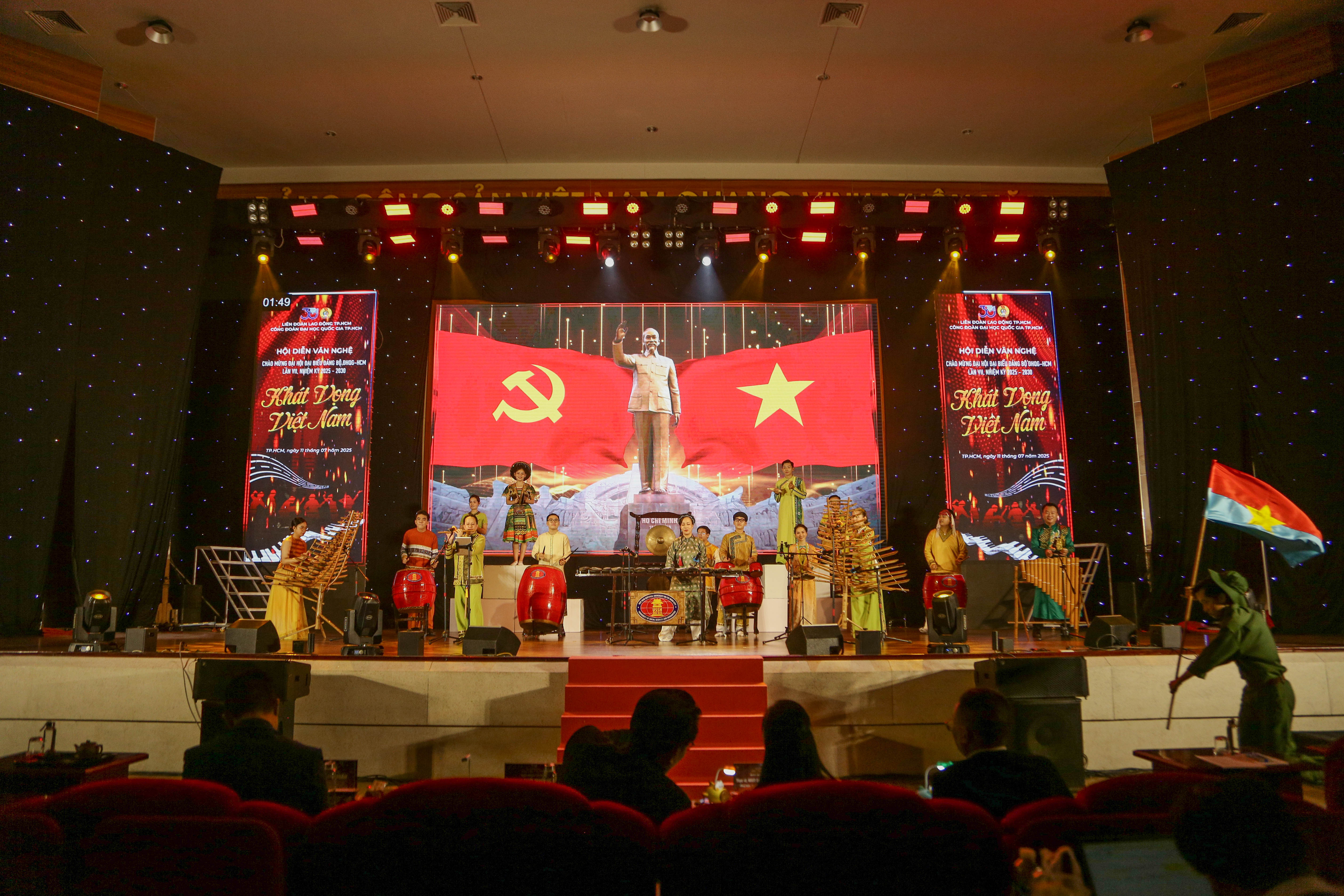 "RẠNG RỠ HÀNH TRÌNH NHÂN VĂN" Đạt giải 3 Toàn đoàn tại Hội diễn văn nghệ Viên chức, Người Lao động ĐHQG-HCM 2025
