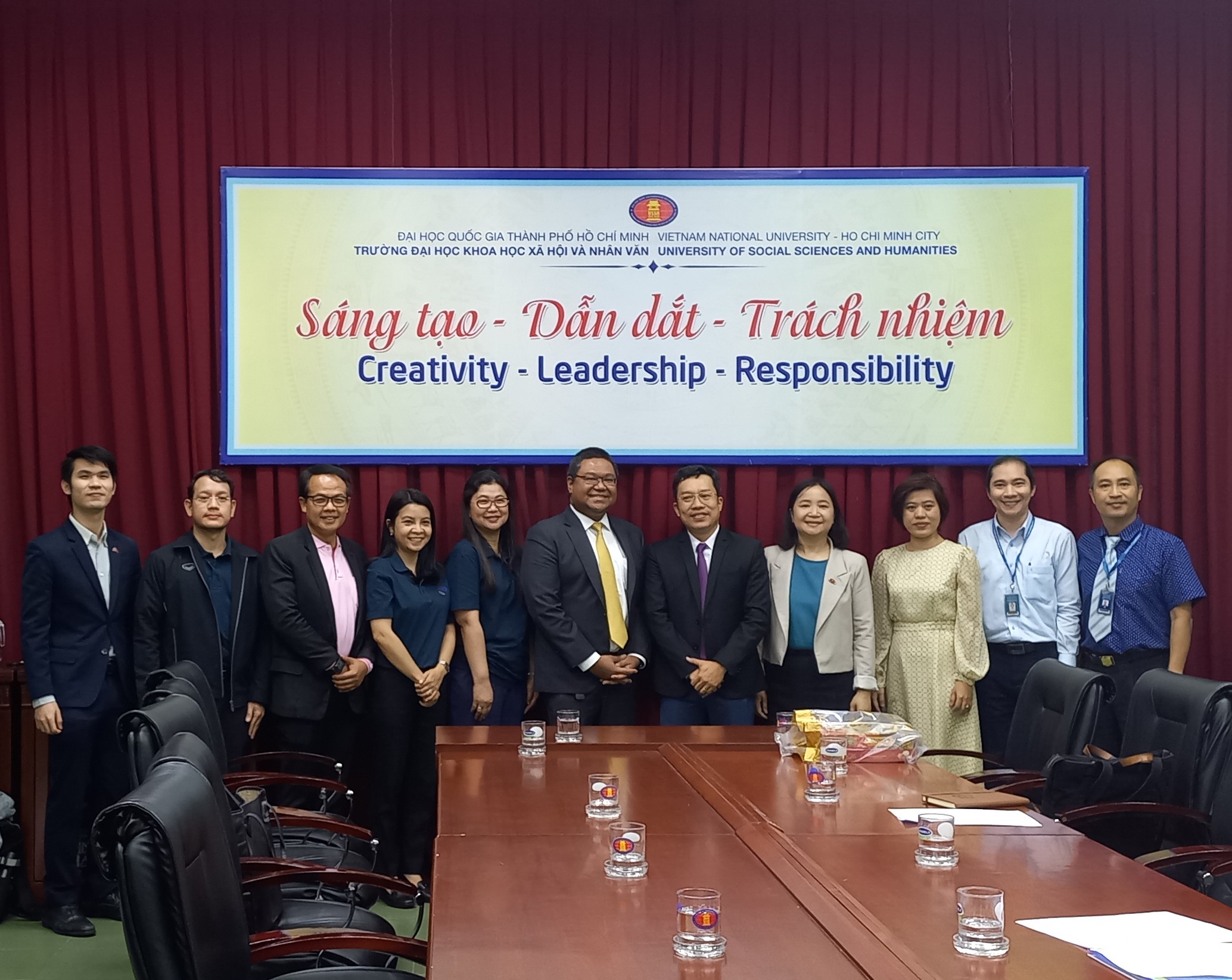 Bản tin truyền hình: Đại diện Nhà trường làm việc với Tổng Lãnh sự quán Thái Lan tại TP.HCM và Cơ quan Hợp tác Quốc tế Thái Lan (TICA) v/v thiết lập trung tâm SEP tại Trường ĐH KHXH&NV cơ sở Linh Trung, Thủ Đức