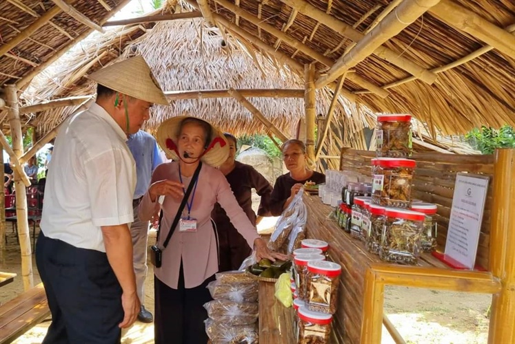 Phụ Nữ – Những người tiên phong và truyền cảm hứng trong du lịch bền vững