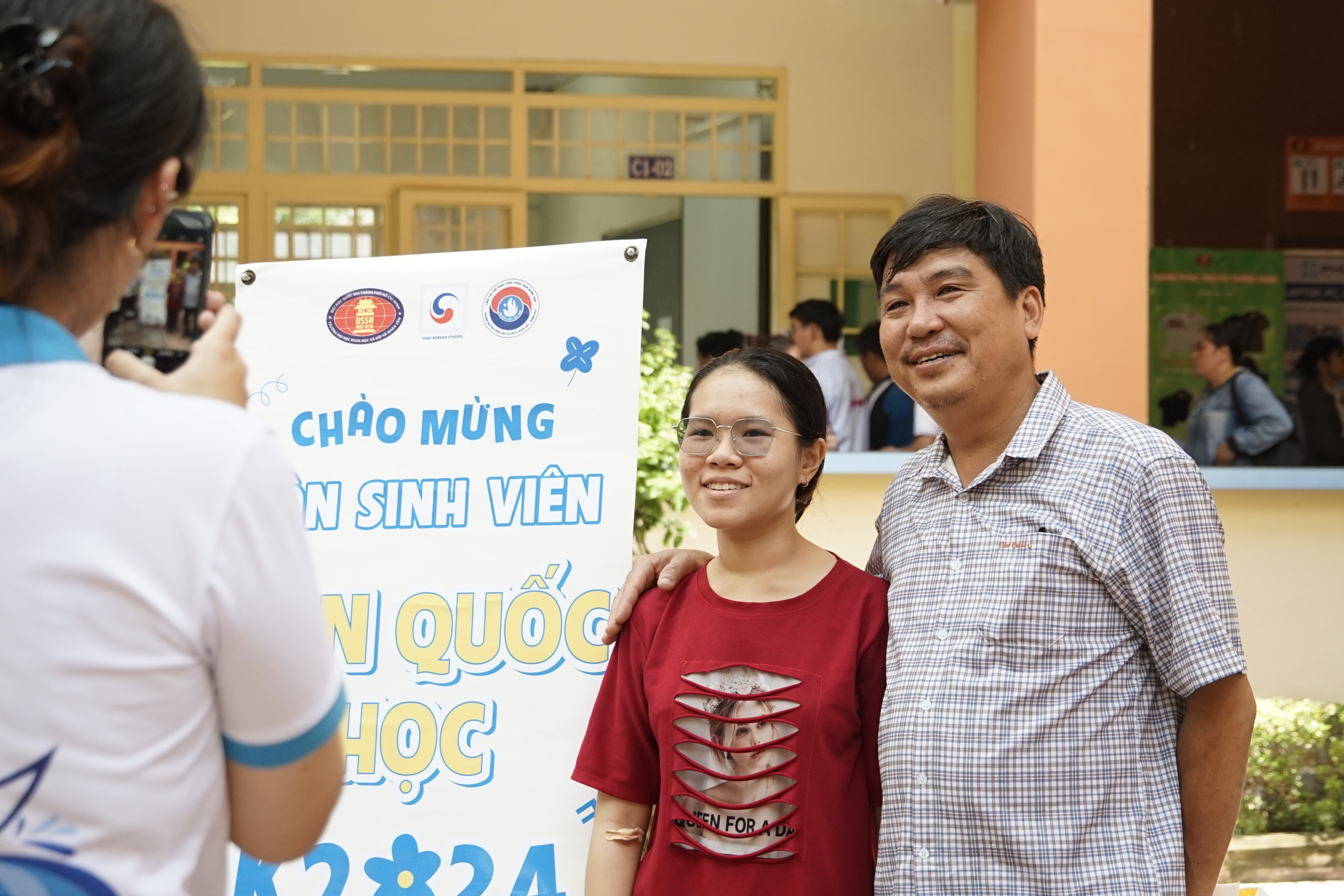 Tân sinh viên háo hức trong ngày đầu nhập học tại cơ sở Thủ Đức
