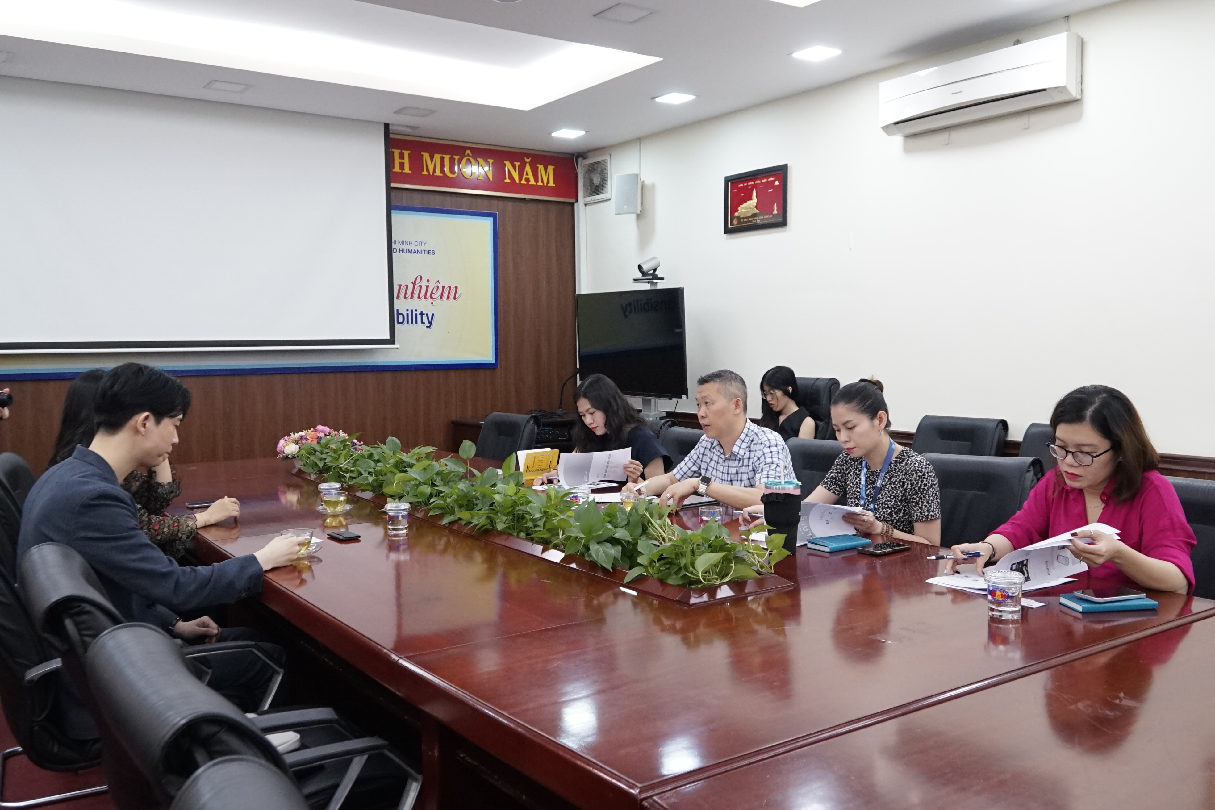 Nhà trường làm việc với công ty C-LAPS