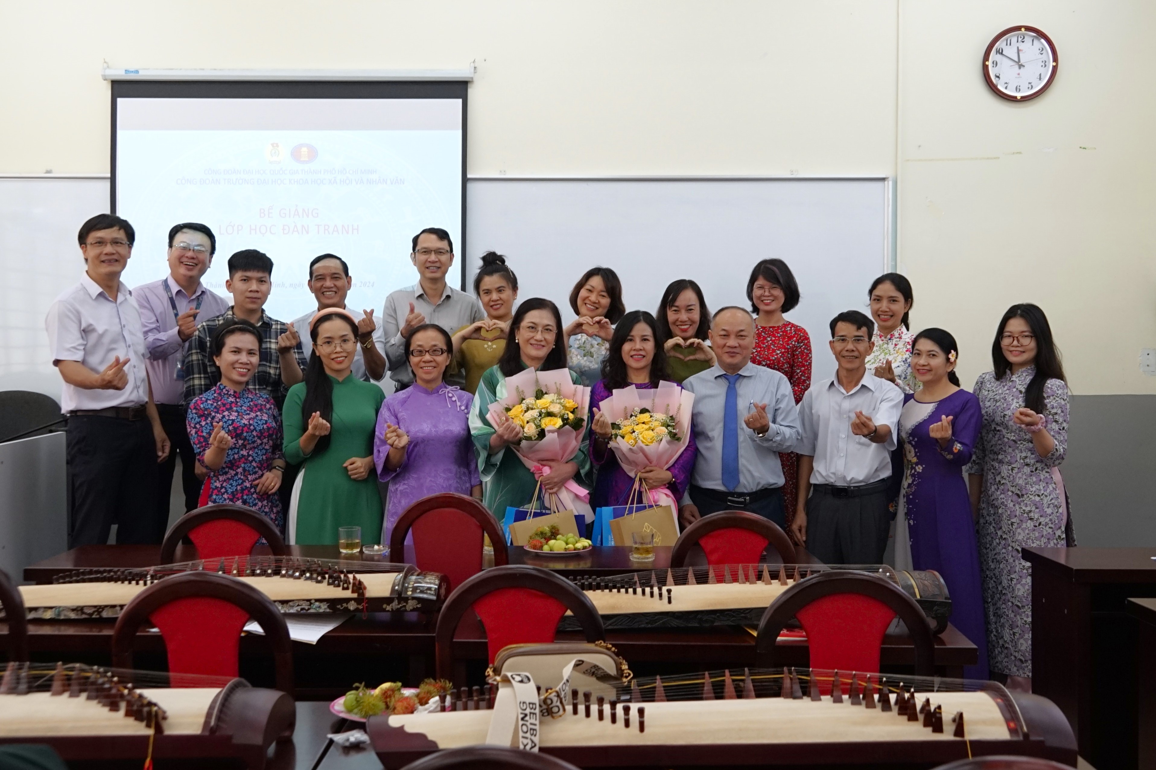 Công đoàn Trường tổ chức Lễ Bế giảng lớp học đàn tranh