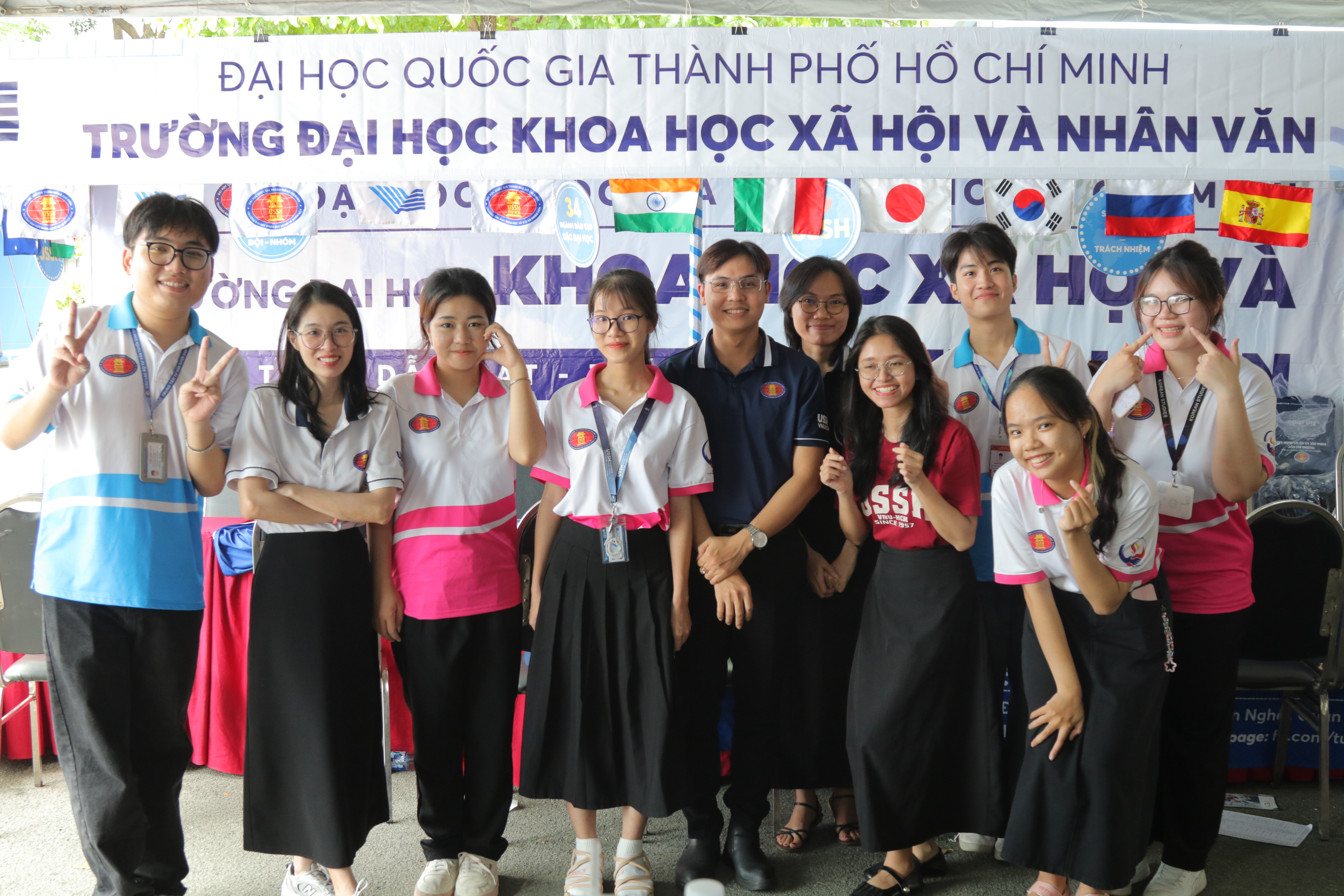 Trường ĐH KHXH&NV tham gia chương trình tư vấn lựa chọn nguyện vọng xét tuyển đại học năm 2024