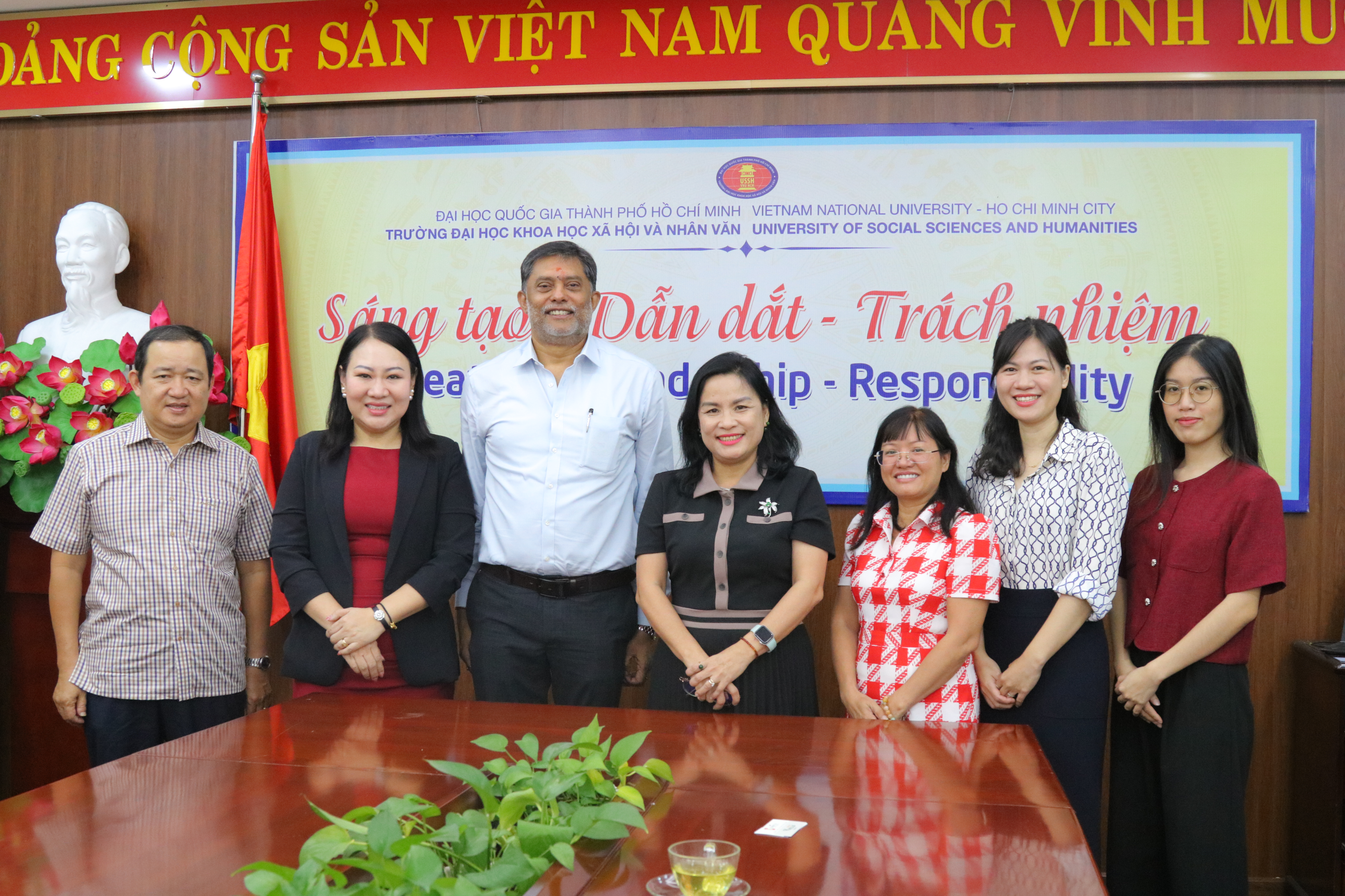 Nhà trường làm việc với Hiệp hội doanh nghiệp Ấn Độ tại TP.HCM