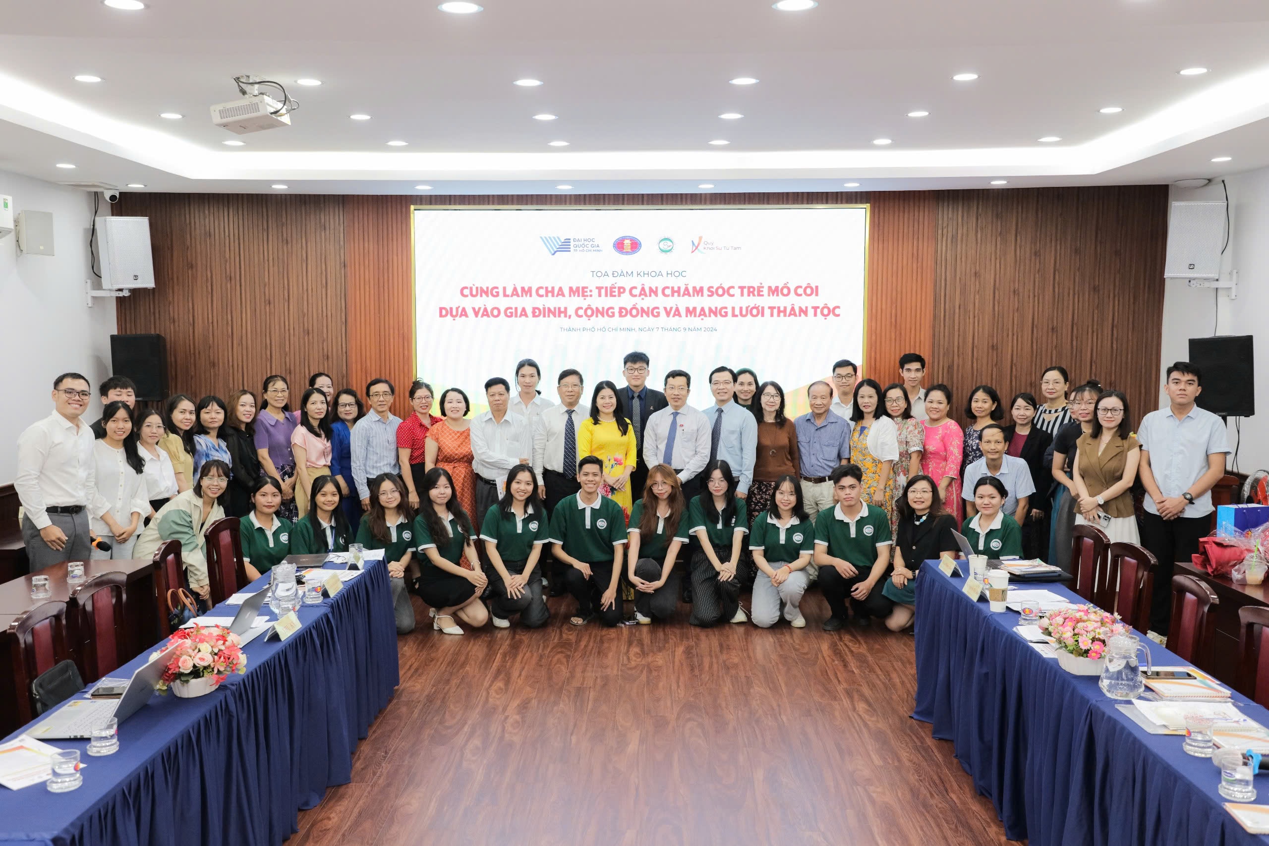 Tọa đàm Khoa học "Cùng làm cha mẹ: tiếp cận chăm sóc trẻ mồ côi dựa vào gia đình, cộng đồng và mạng lưới thân tộc"