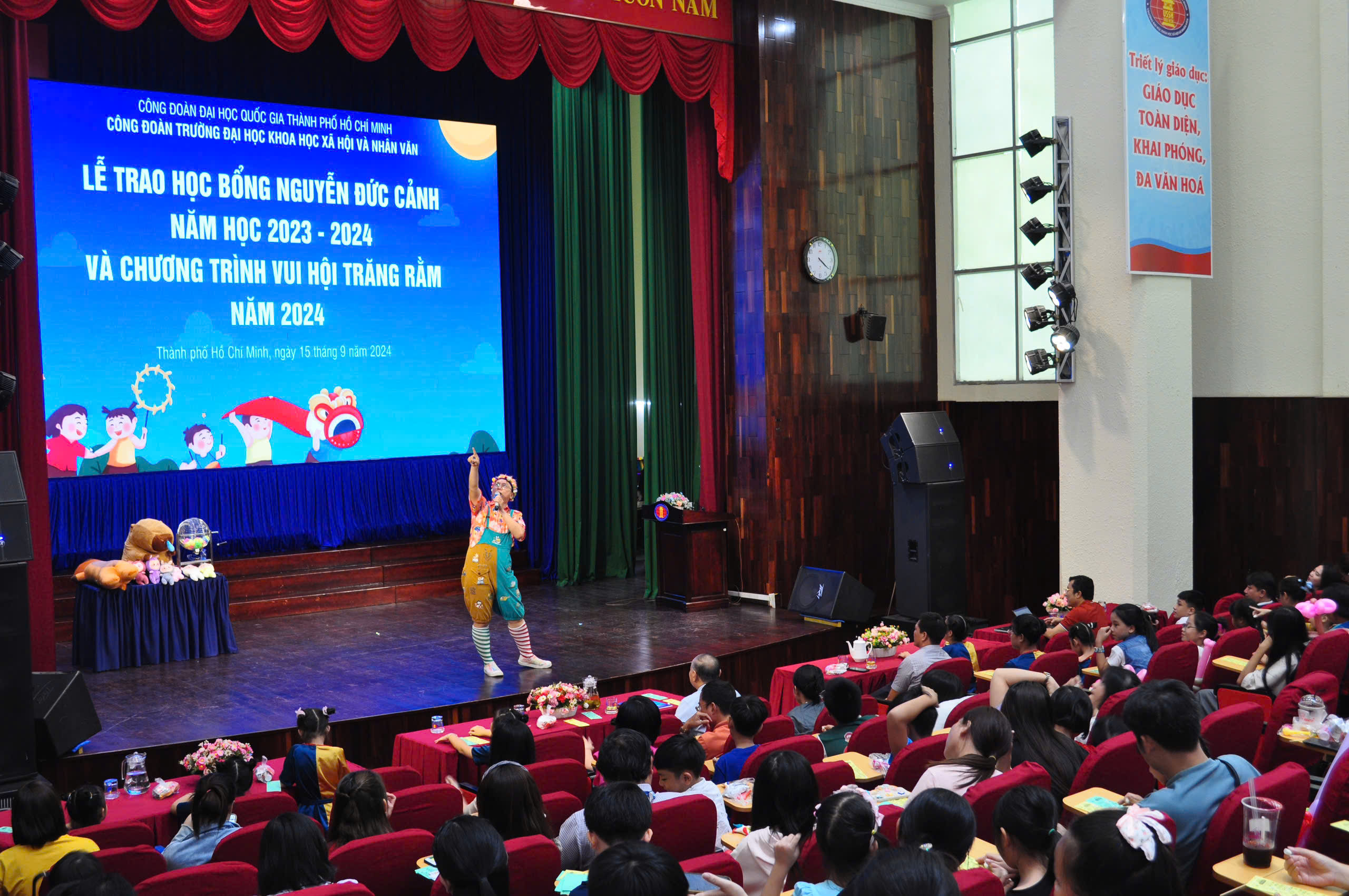 Lễ trao học bổng Nguyễn Đức Cảnh và chương trình Vui hội trăng rằm năm 2024