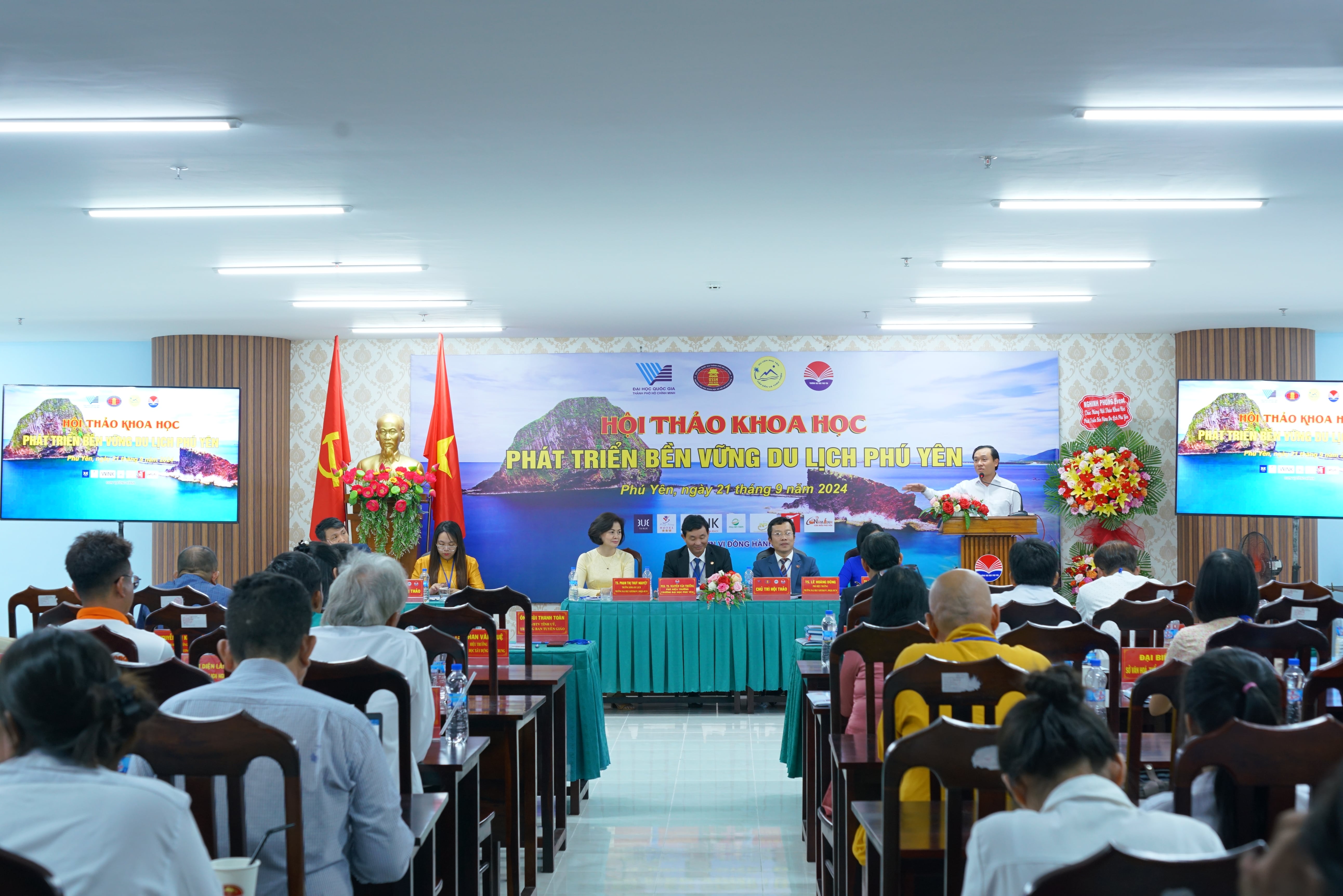 Hội thảo khoa học “Phát triển bền vững du lịch Phú Yên”