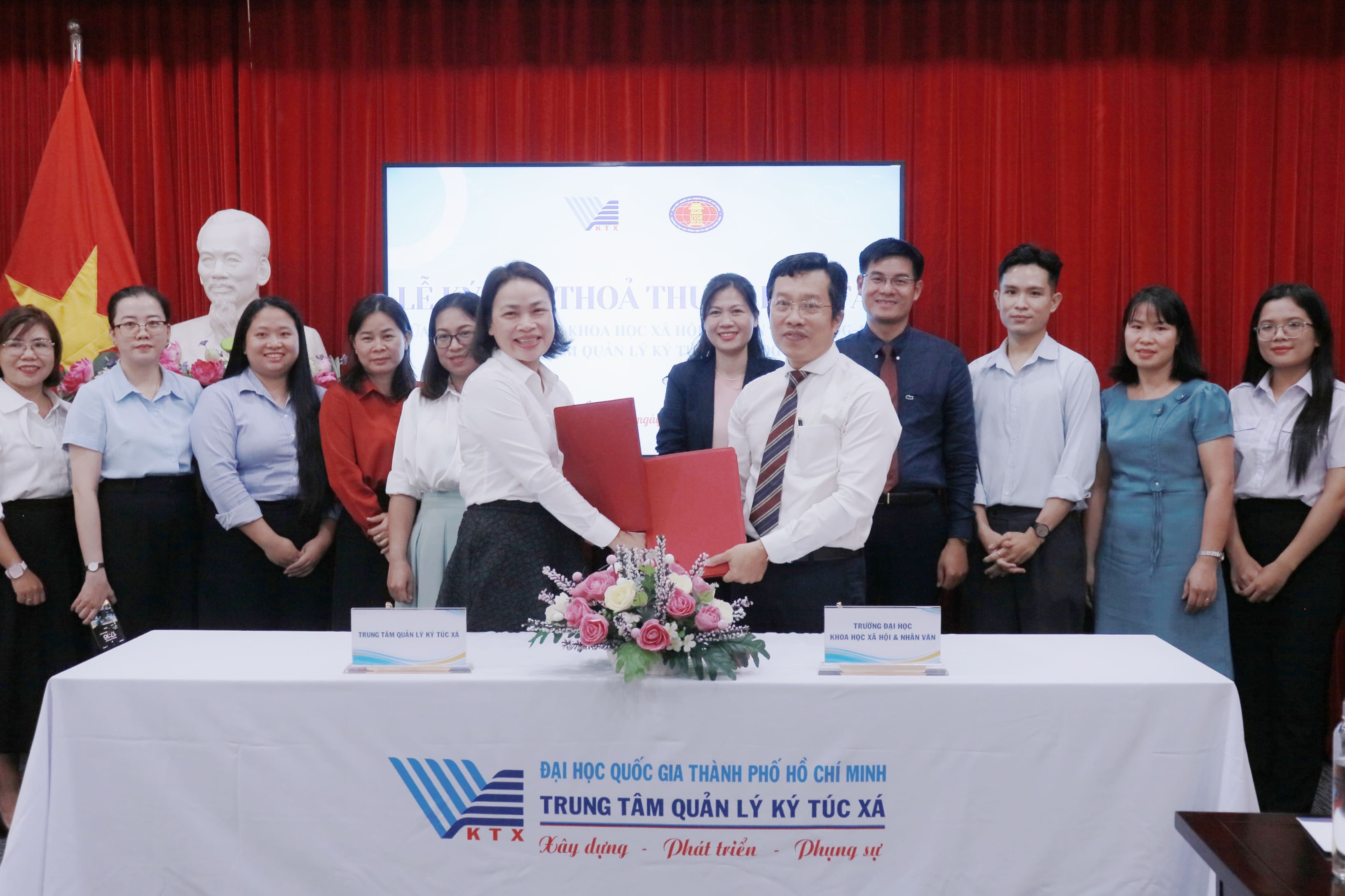 Nhà trường tái ký kết hợp tác với Trung tâm Quản lý Ký túc xá Đại học Quốc gia TP.HCM