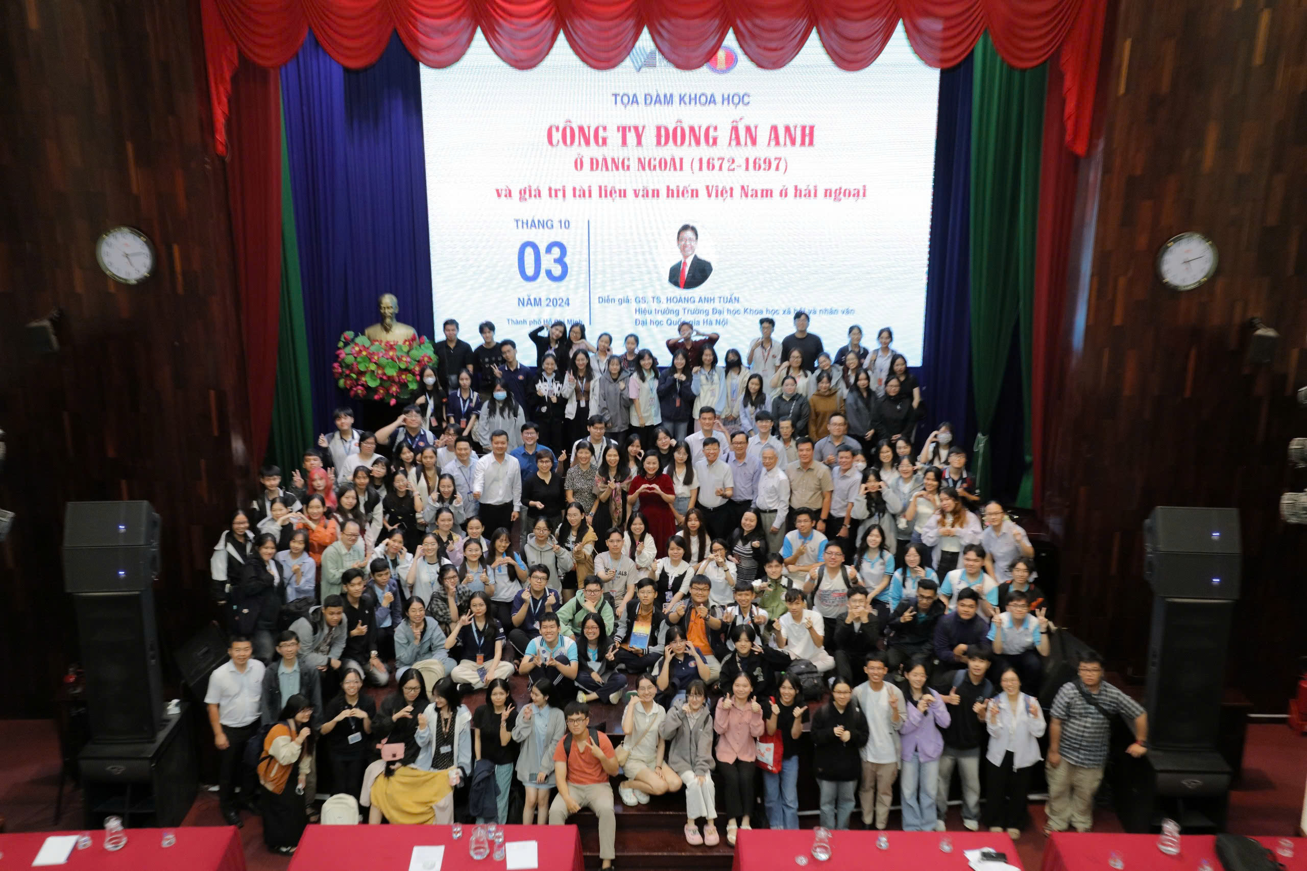 Sinh viên Nhà trường tham gia Tọa đàm khoa học “Công ty Đông Ấn Anh ở Đàng Ngoài (1672-1697) và giá trị tài liệu văn hiến Việt Nam ở hải ngoại”