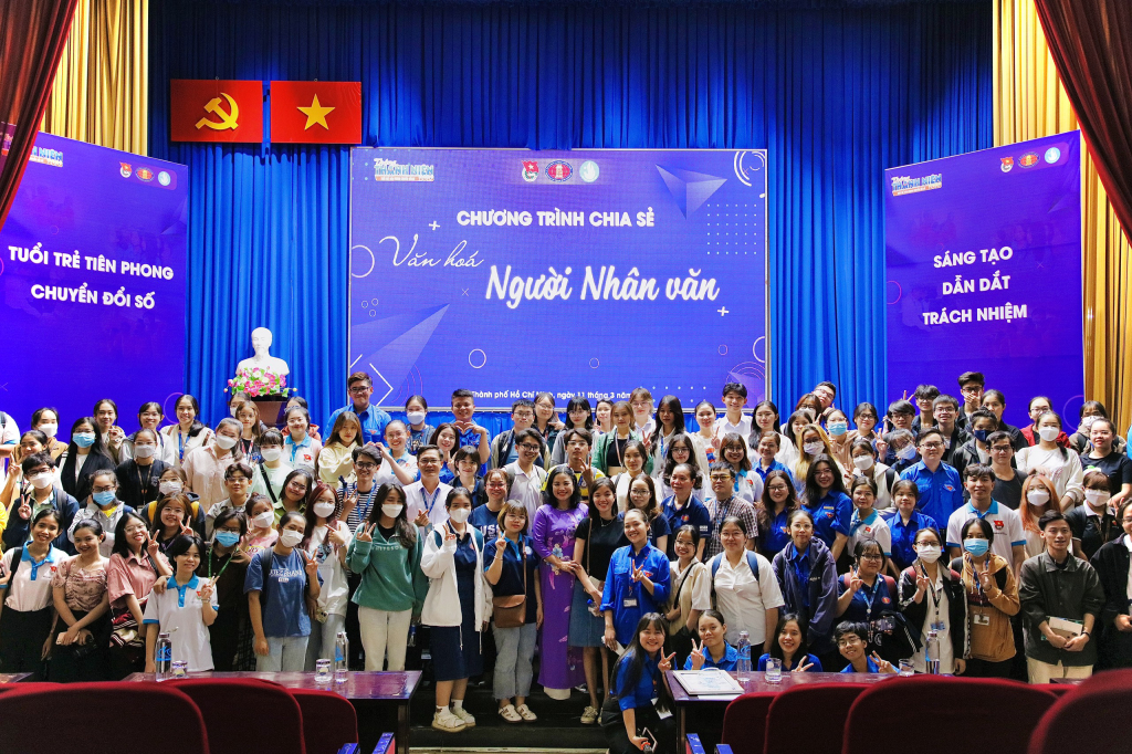 Giữ gìn và phát huy văn hóa người Nhân Văn