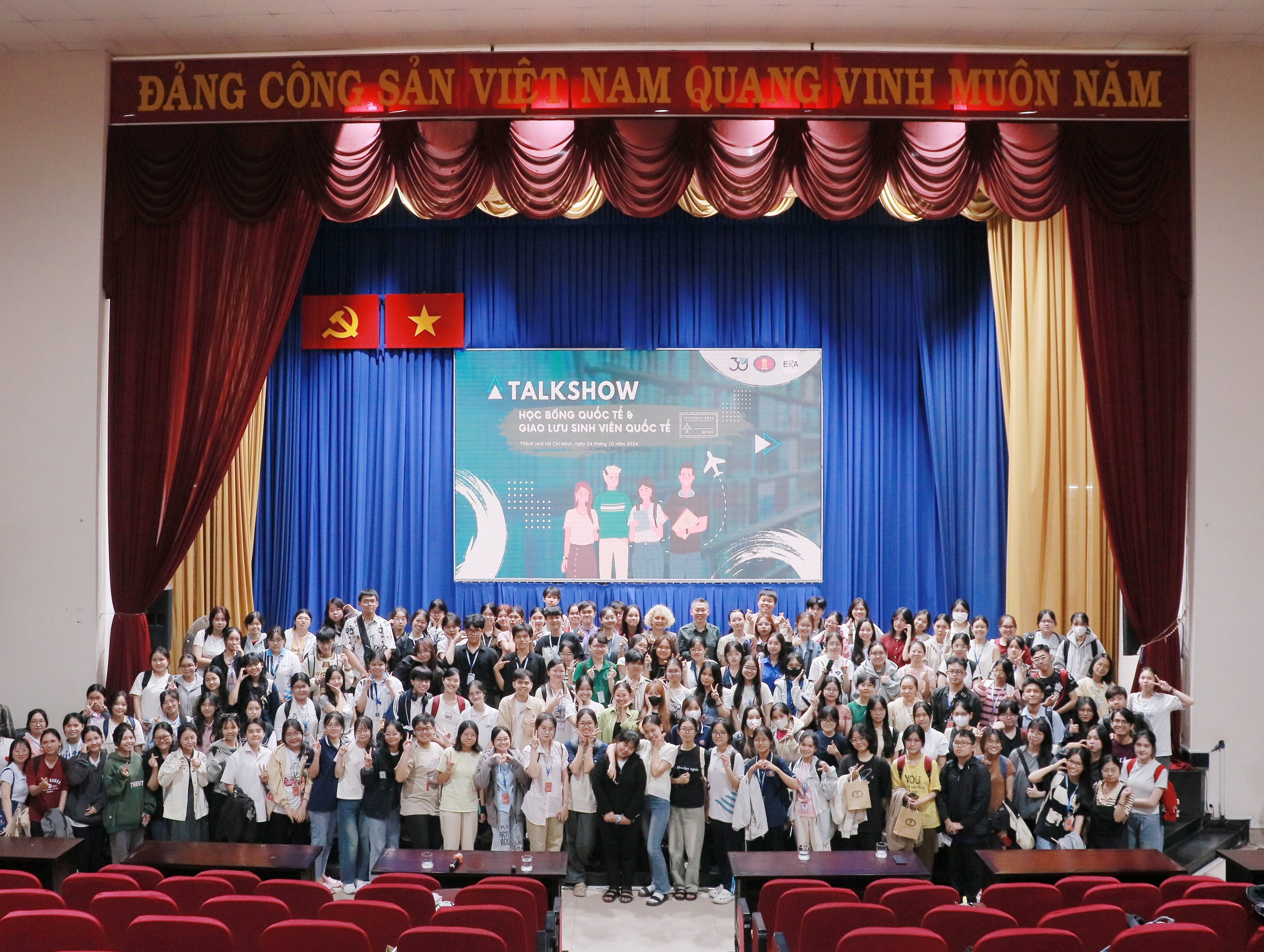 Nhiều chương trình học bổng, giao lưu quốc tế cho sinh viên Nhân văn